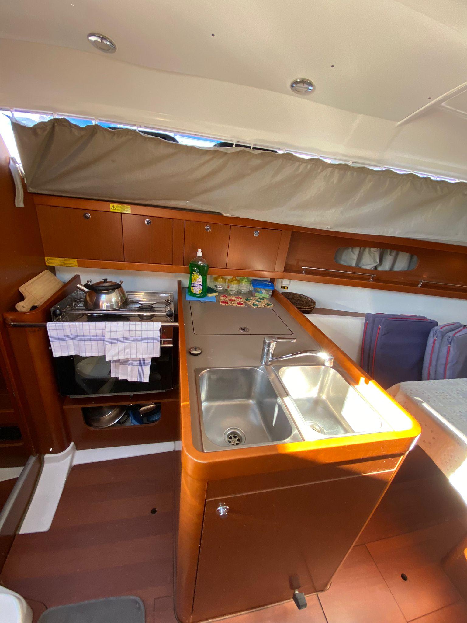 Oceanis 31, picture 8