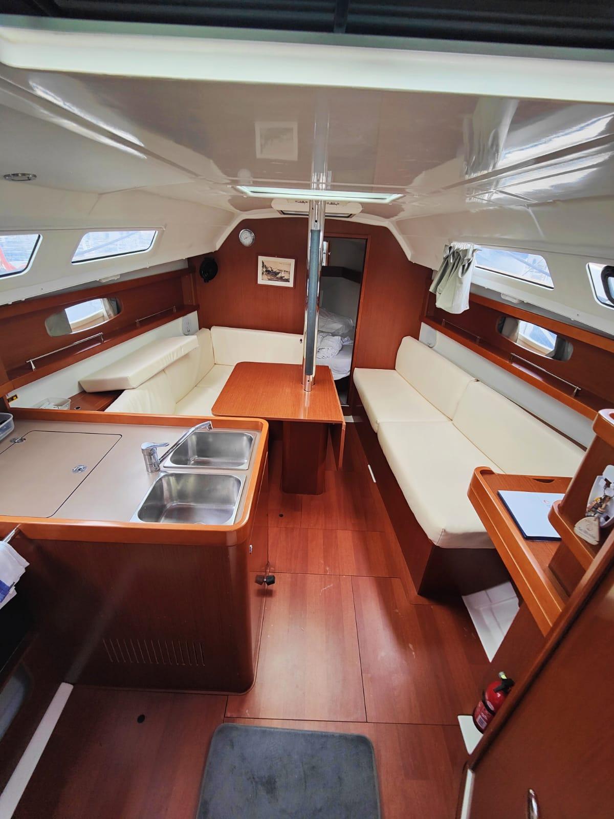 Oceanis 31, picture 5