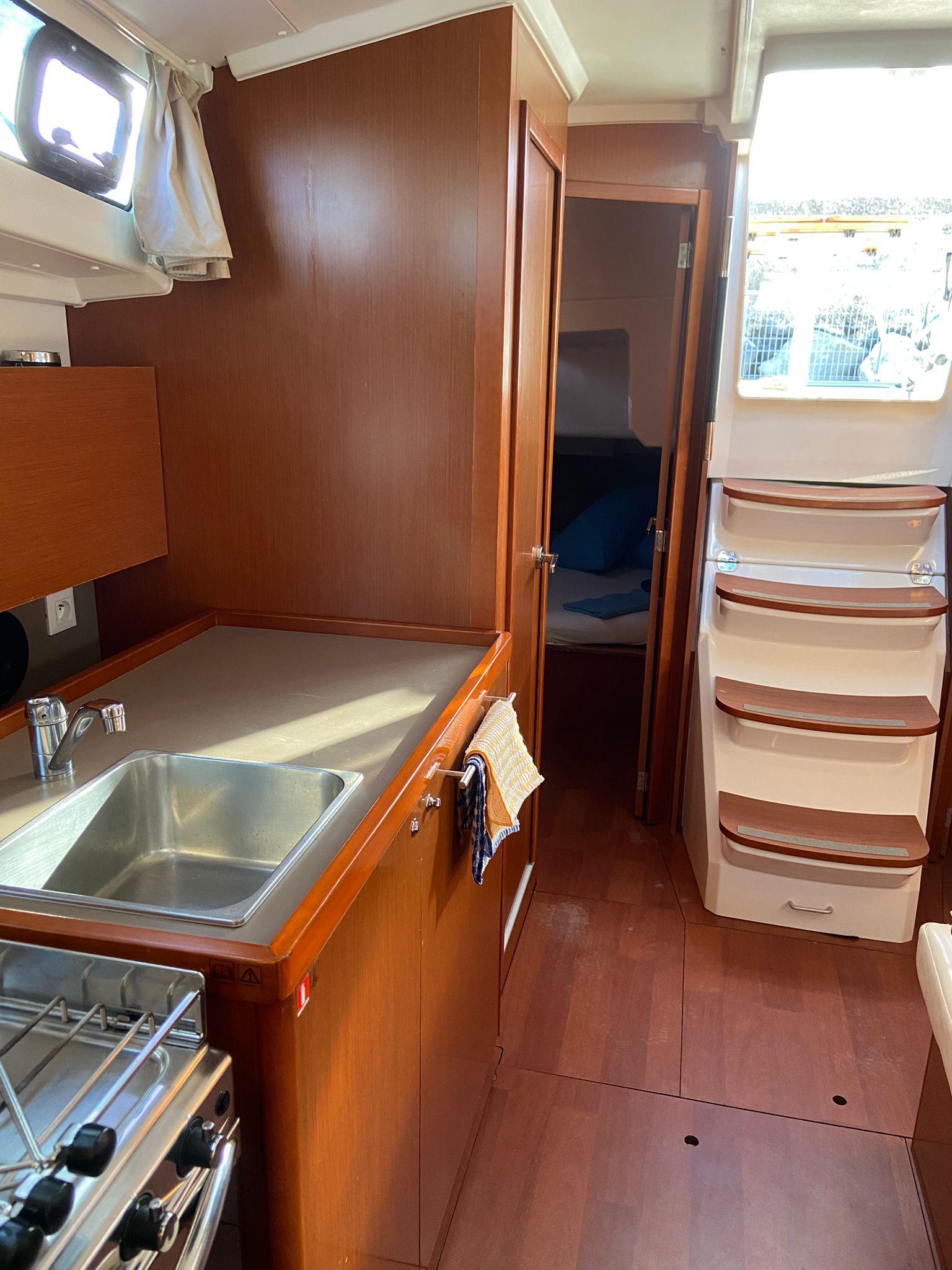 Oceanis 38.1, picture 7