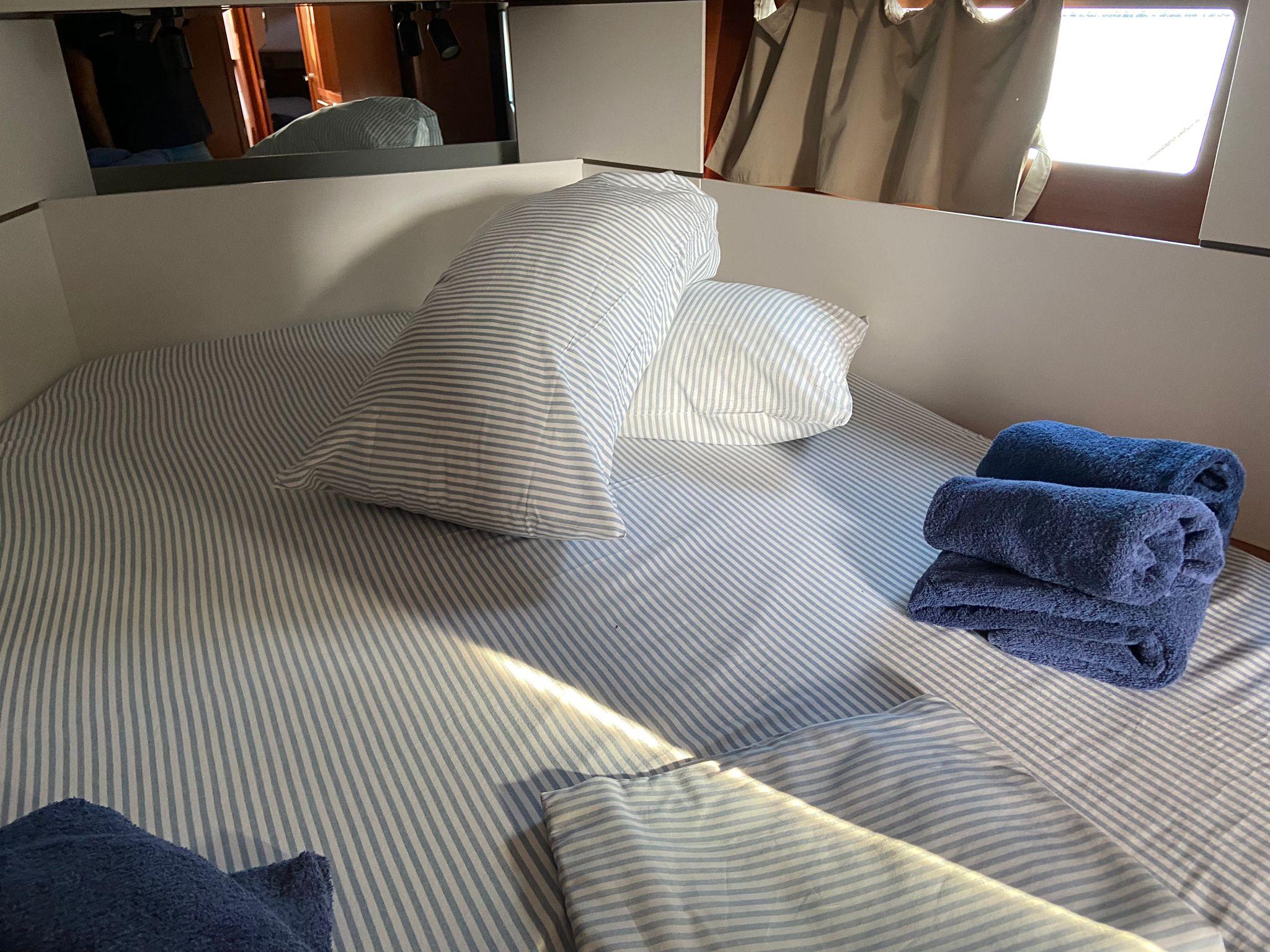 Oceanis 38 - 3 cab., picture 11