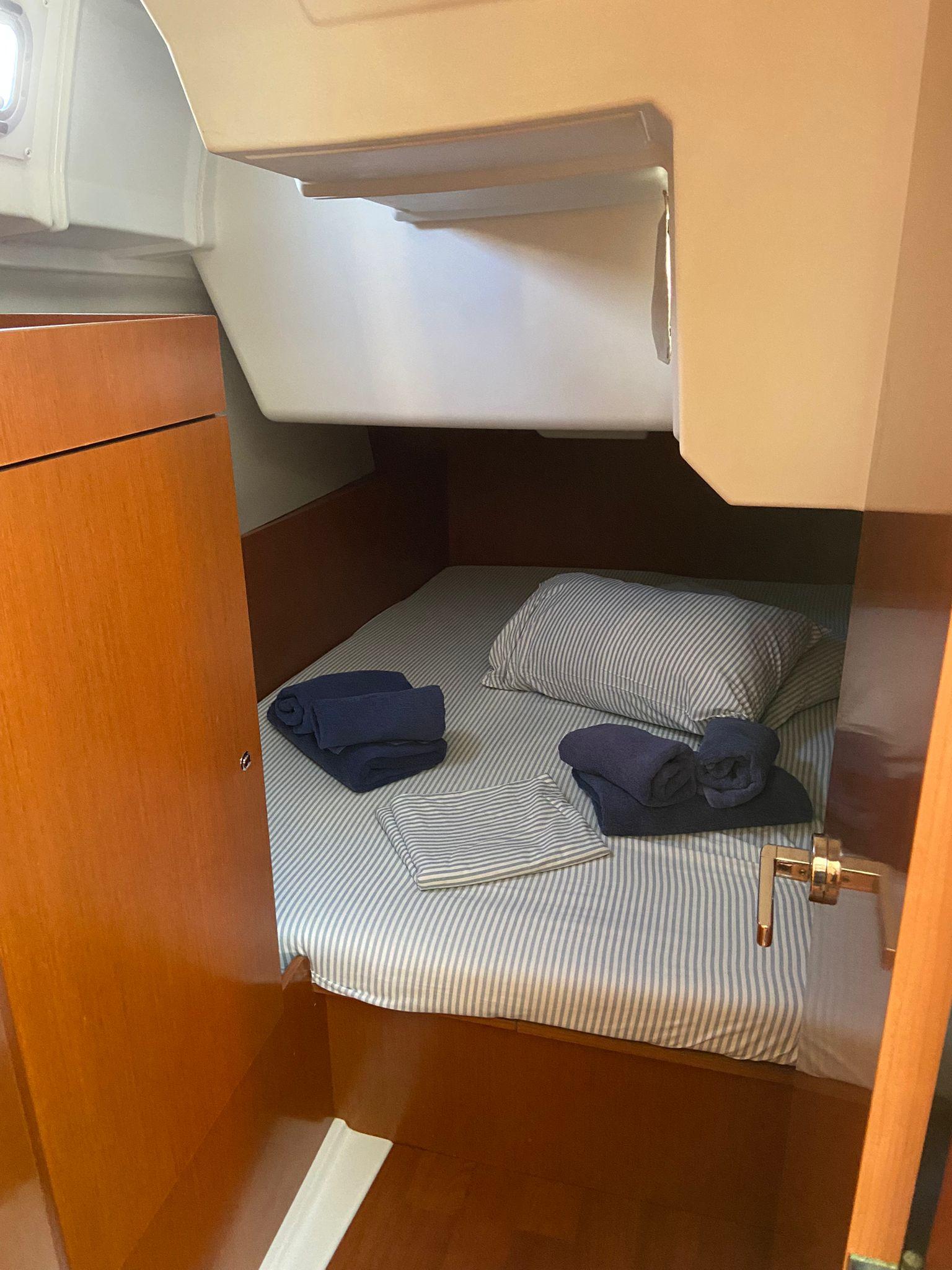 Oceanis 38 - 3 cab., picture 10