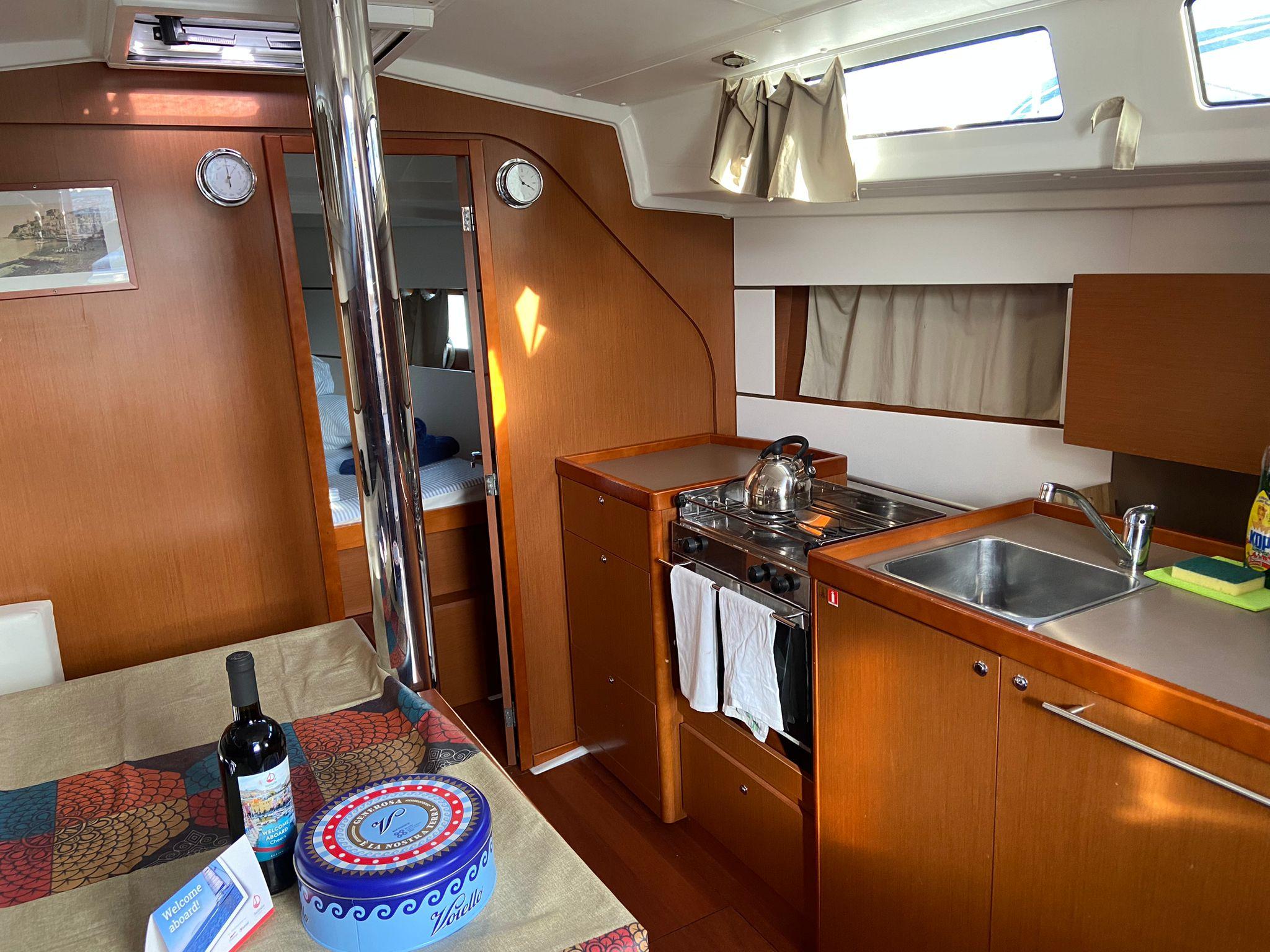 Oceanis 38 - 3 cab., picture 6