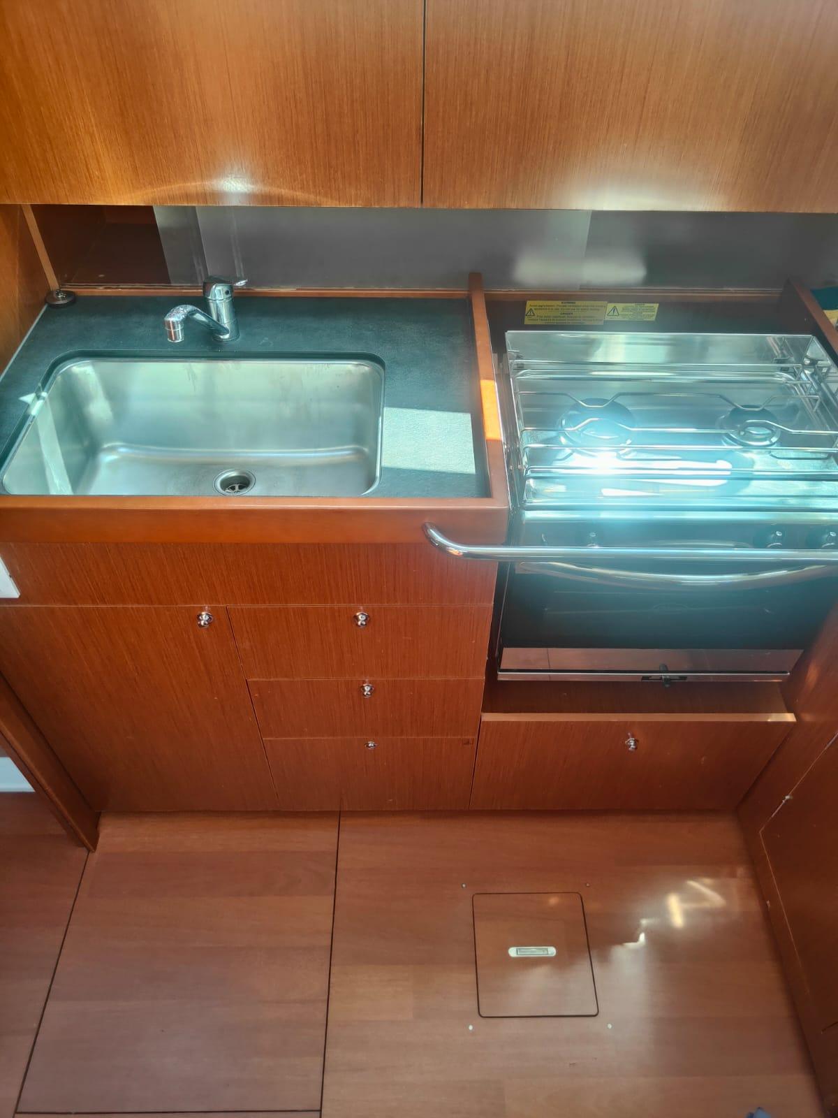 Oceanis 41.1, picture 6