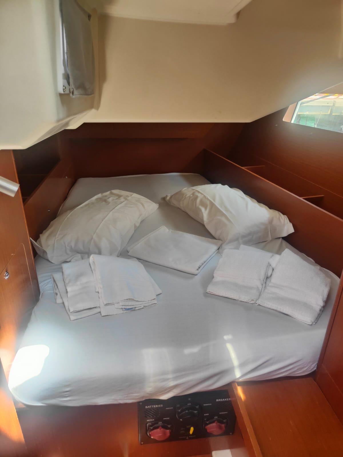 Oceanis 41.1, picture 7