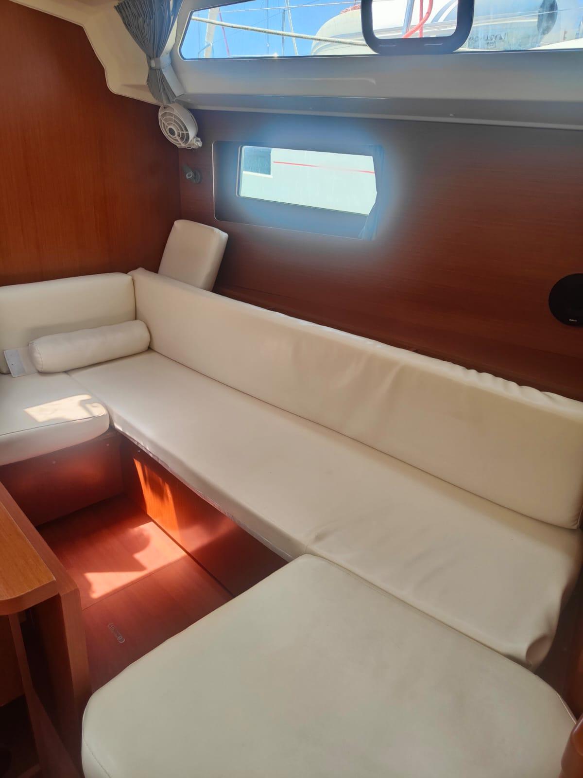 Oceanis 41.1, picture 5