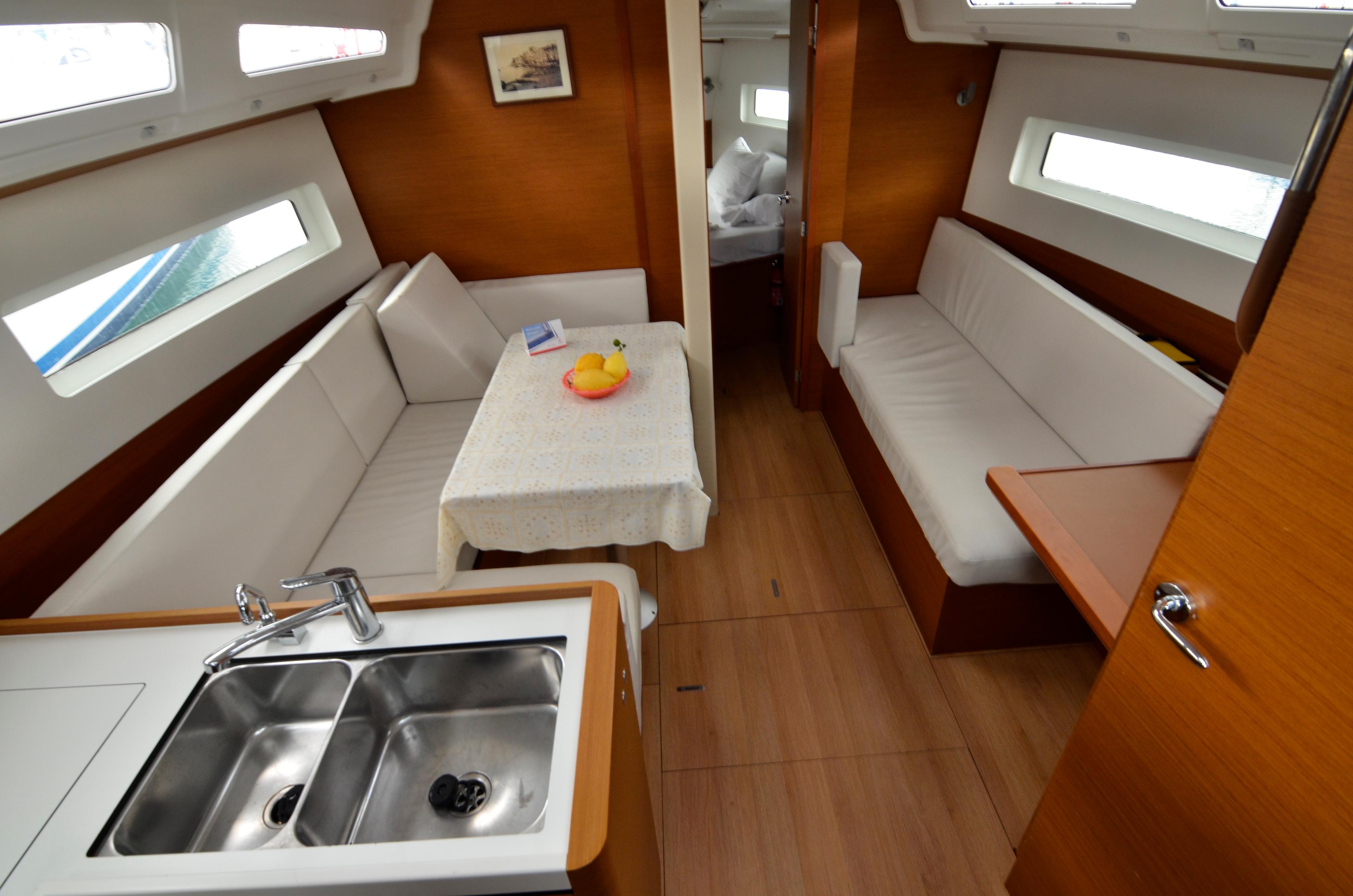 Sun Odyssey 380 - 3 cab., picture 5