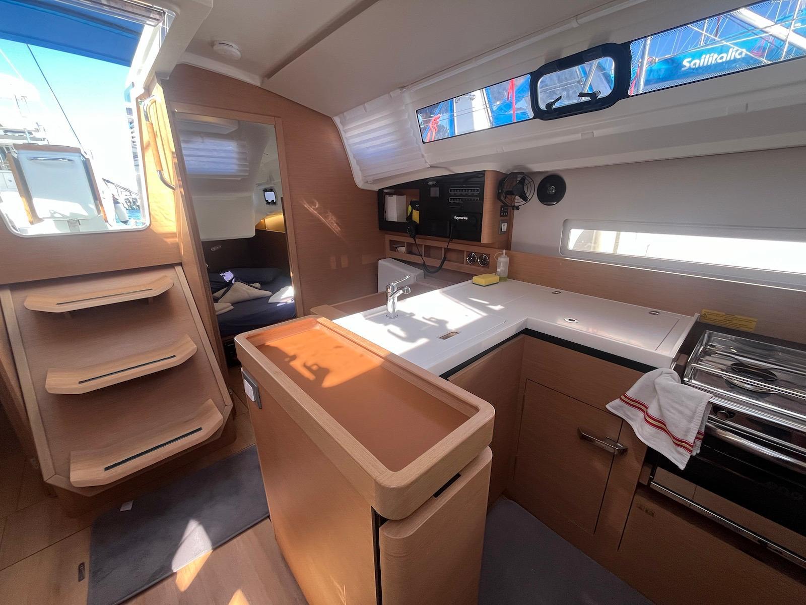 Sun Odyssey 410 - 3 cab., picture 3