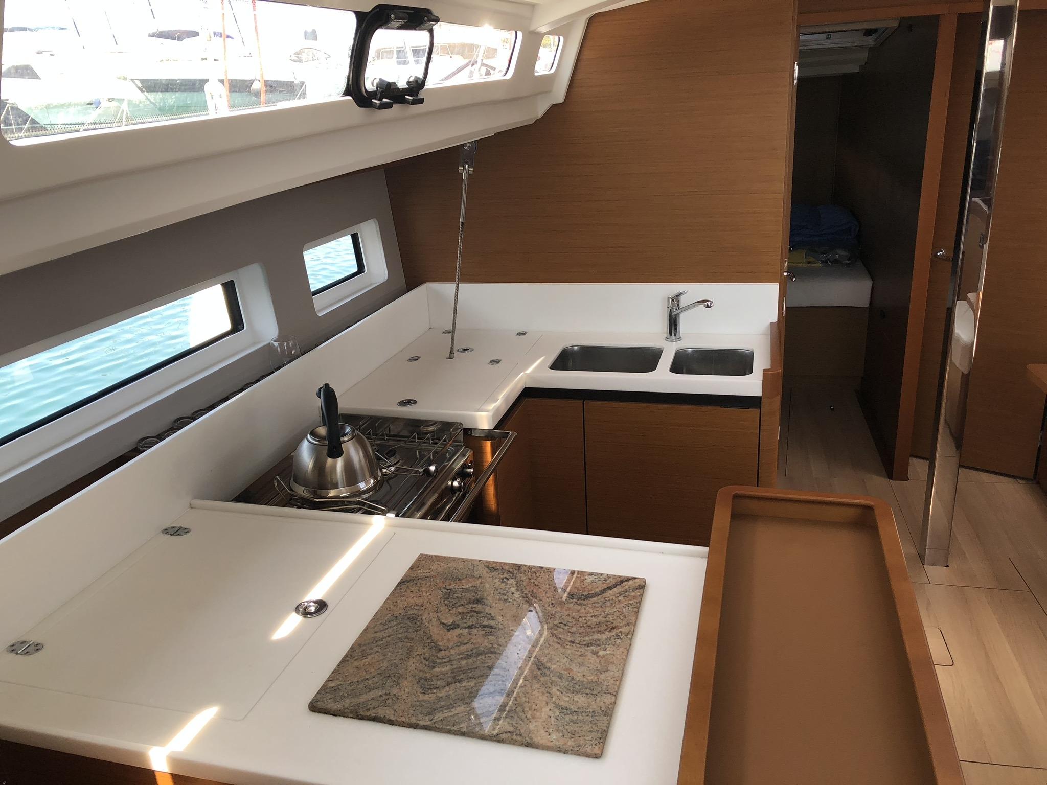 Sun Odyssey 440 - 4 cab., picture 6