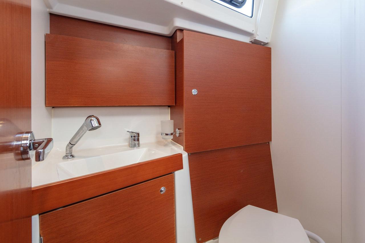 Oceanis 38.1, picture 12