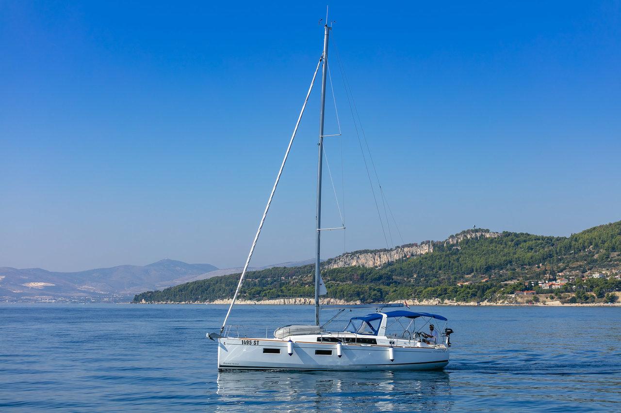 Oceanis 38.1, picture 3