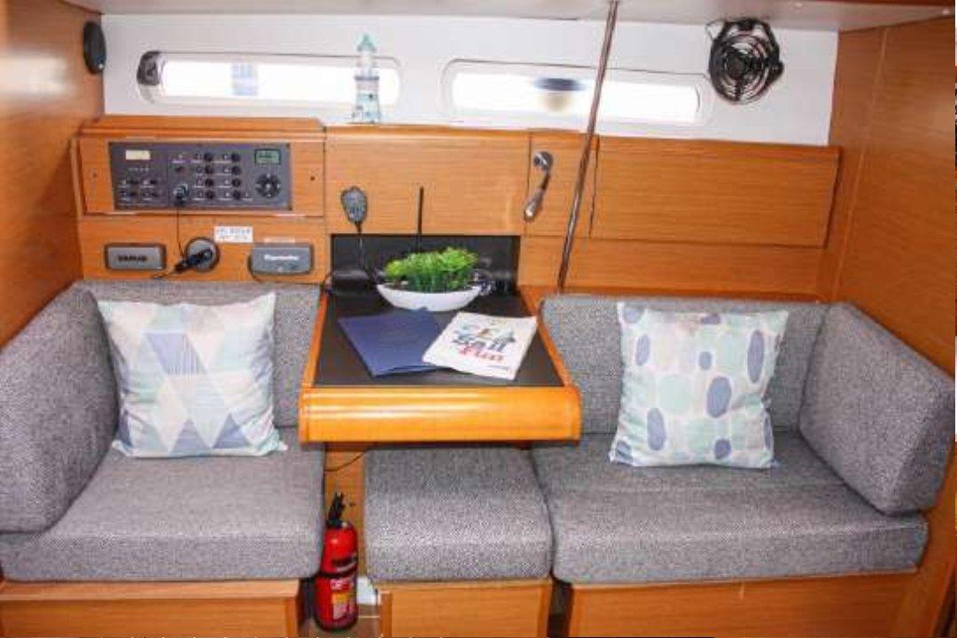 Sun Odyssey 409 - Sora, picture 7