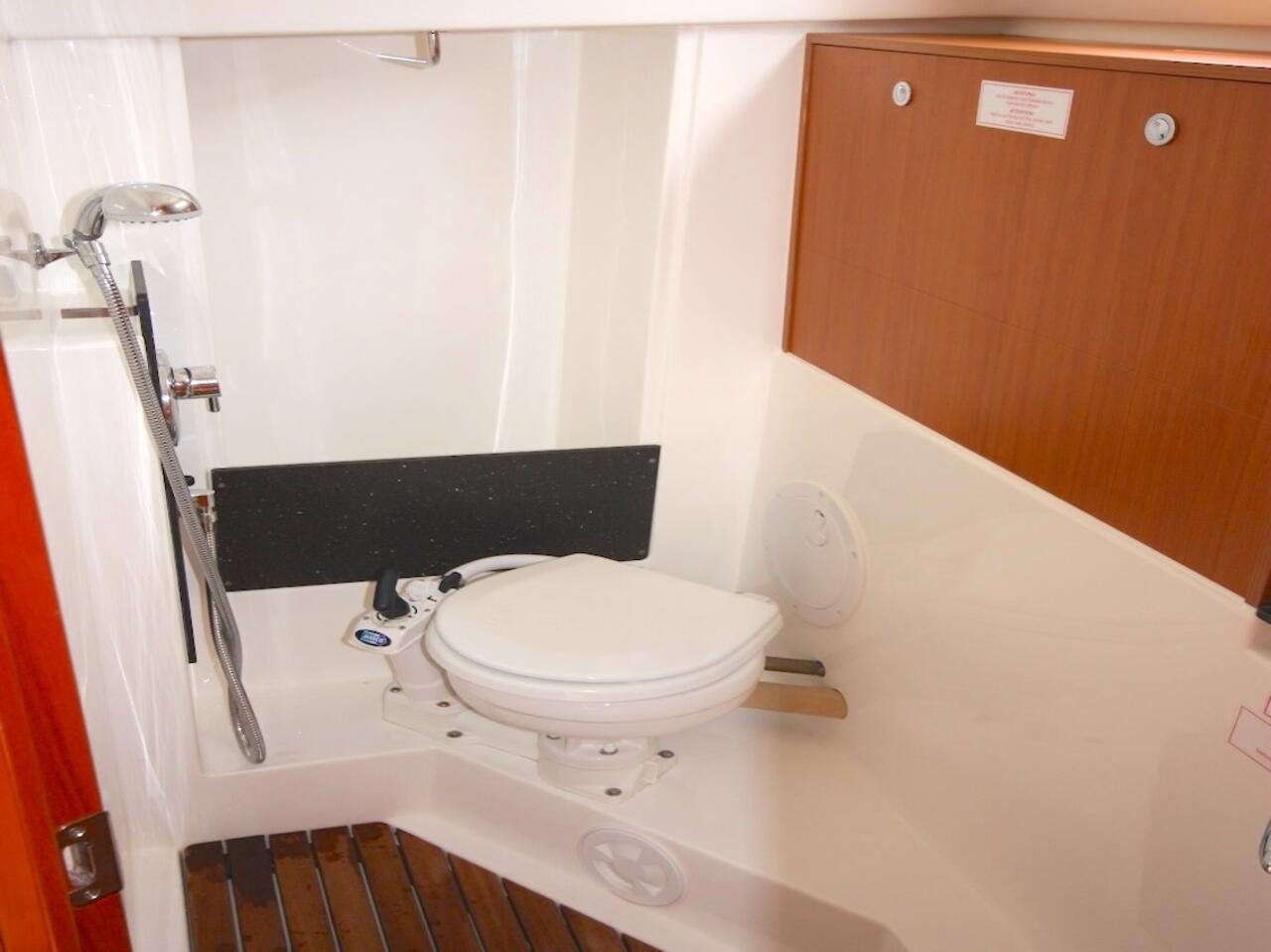 Bavaria Cruiser 32, picture 19