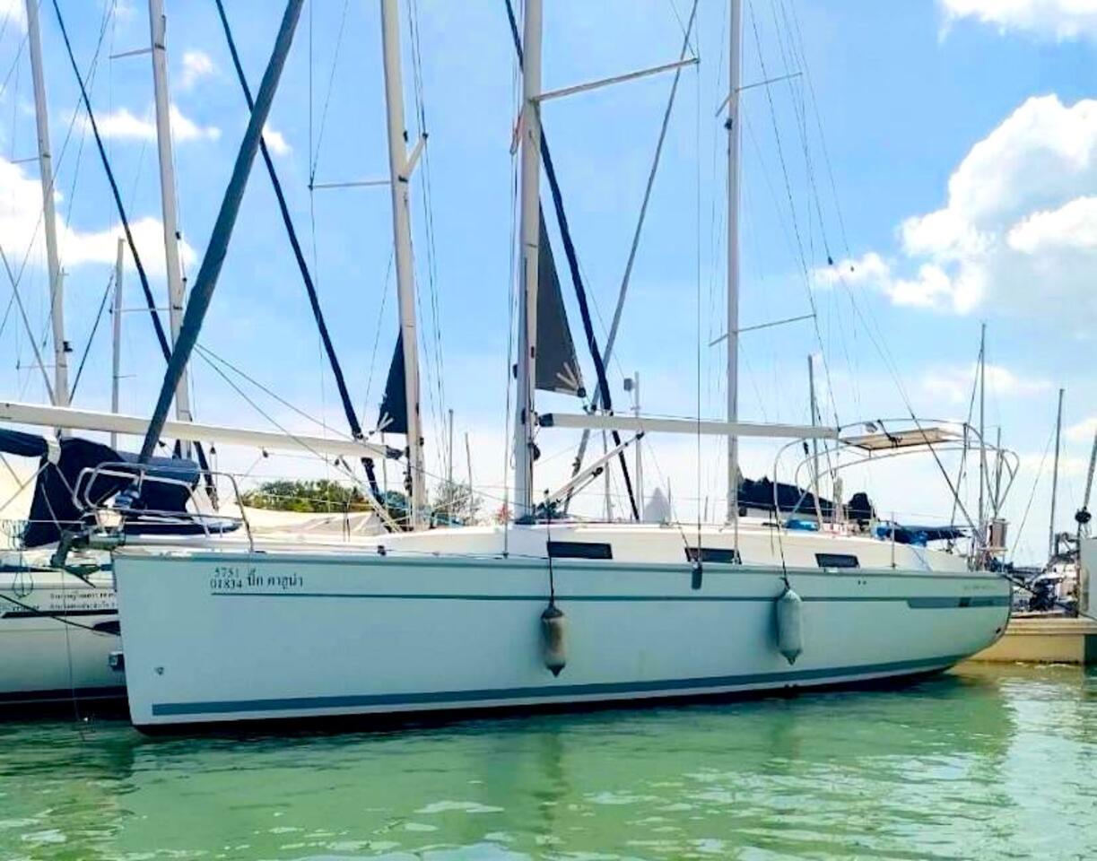 Bavaria Cruiser 32, picture 1