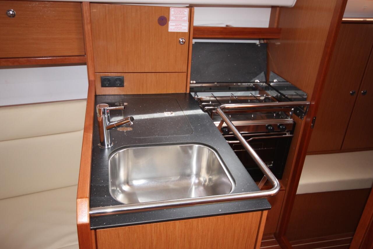 Bavaria Cruiser 32, picture 13