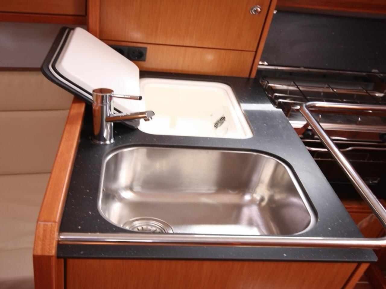 Bavaria Cruiser 32, picture 16