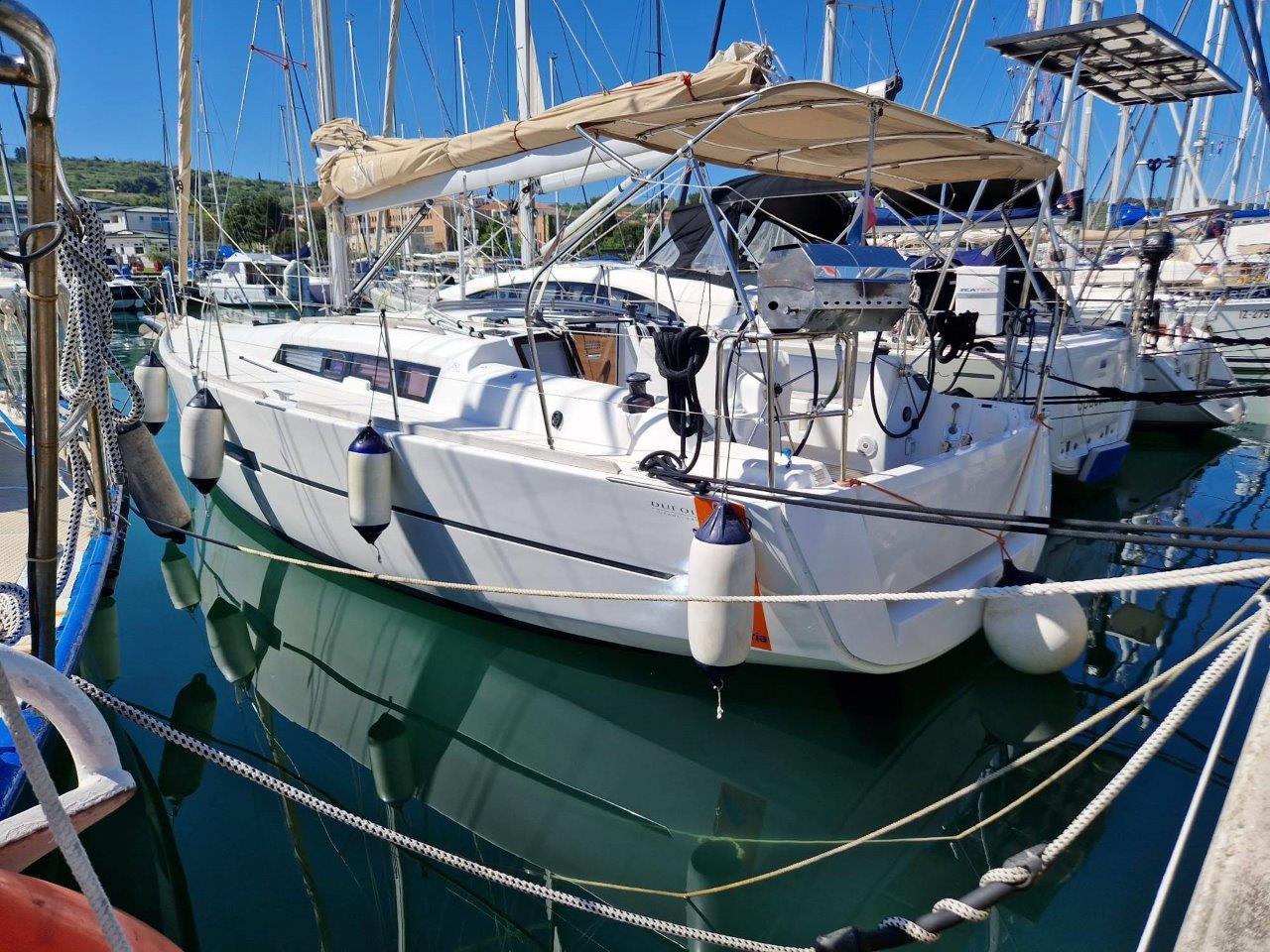 Dufour 350 GL, picture 1