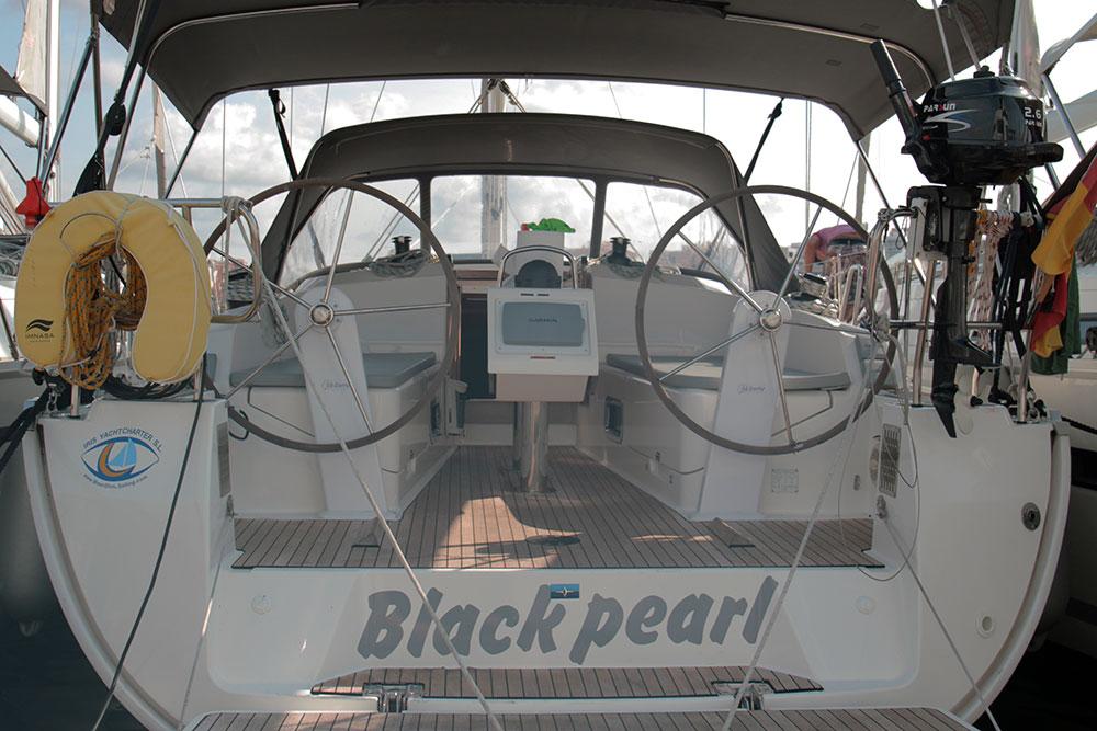 Bavaria Cruiser 37 - 3 cab. - Black Pearl, picture 1