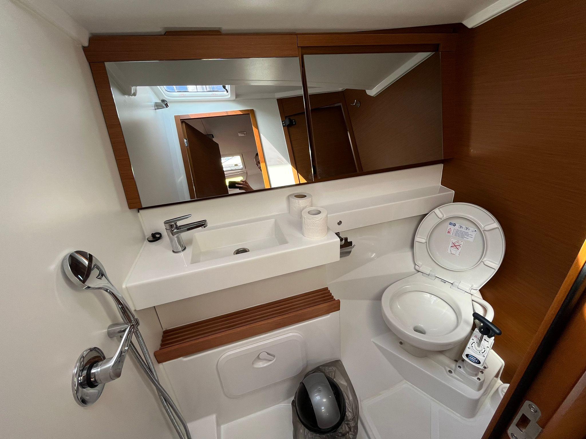 Sun Odyssey 440 - 4 cab., picture 9