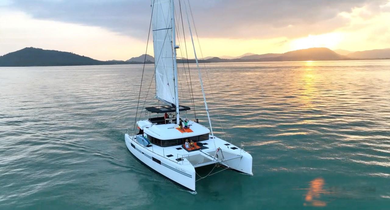 Lagoon 52 F - 4 + 2 cab., picture 1