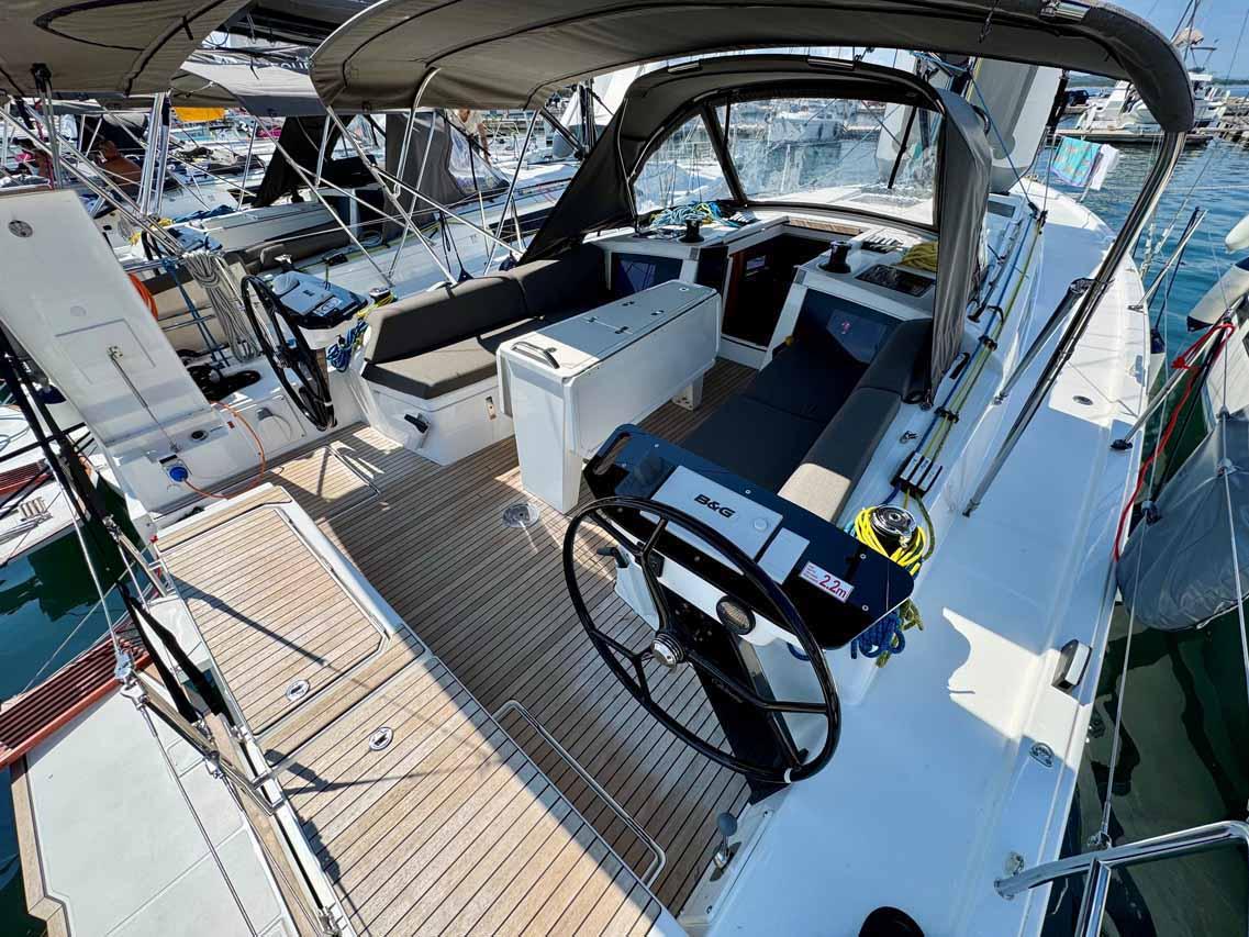 Dufour 41 Performance - 3 cab., picture 6