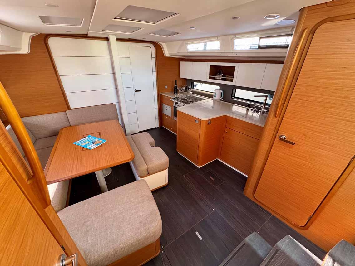 Dufour 41 Performance - 3 cab., picture 13