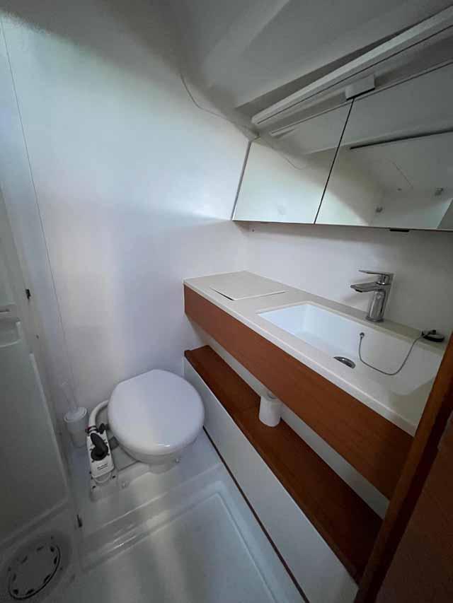 Dufour 41 Performance - 3 cab., picture 12