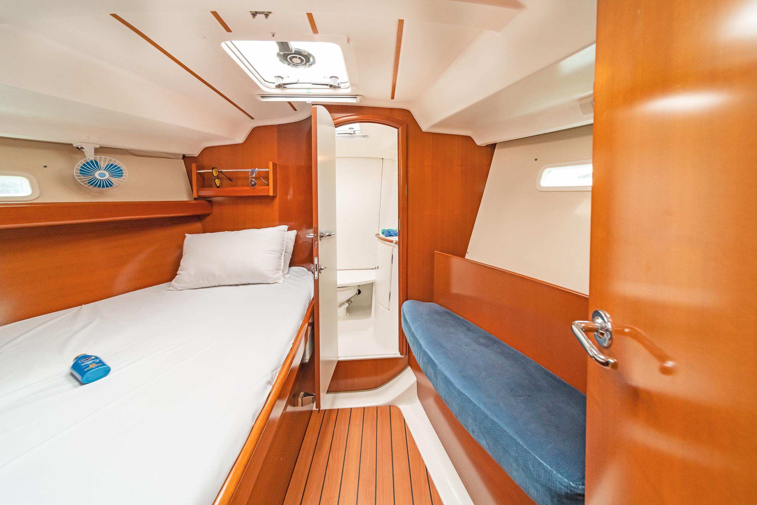 Oceanis Clipper 393, picture 7