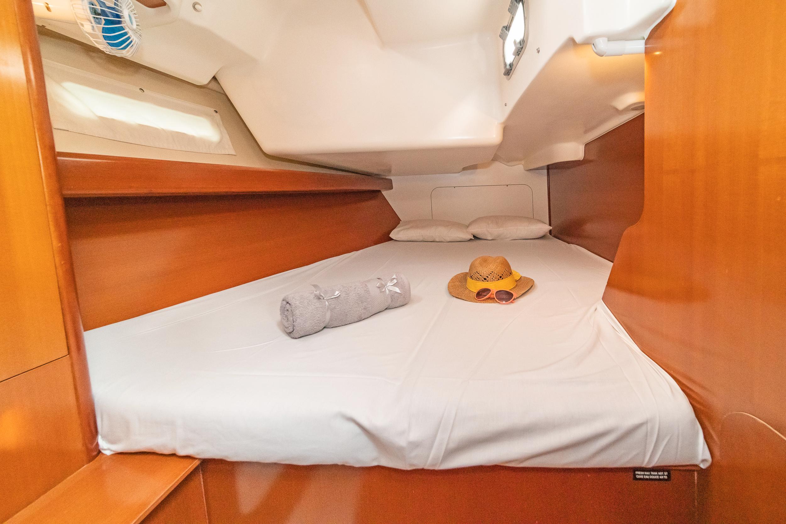 Oceanis Clipper 393, picture 9