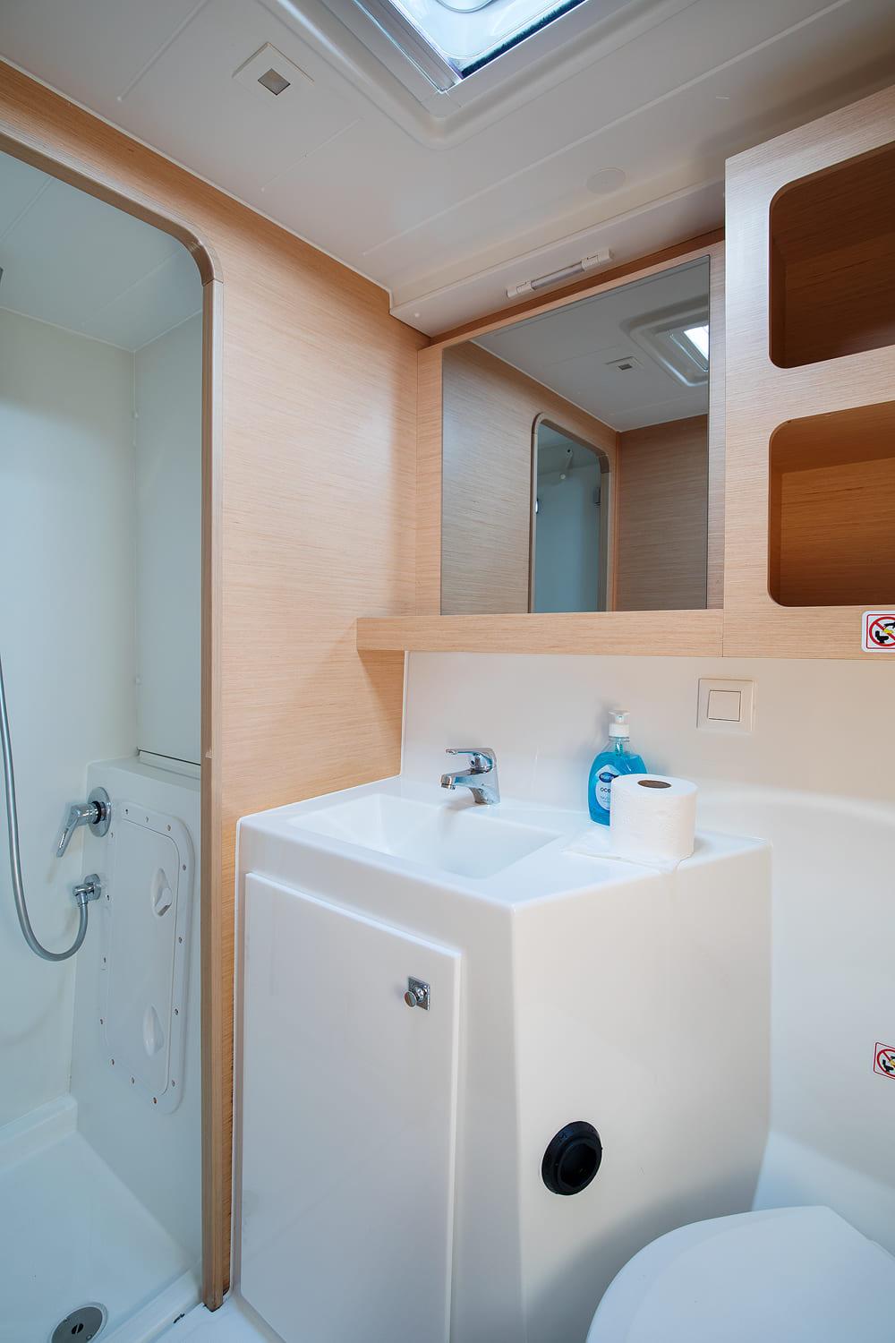 Lagoon 42 - 4 + 1 cab., picture 19