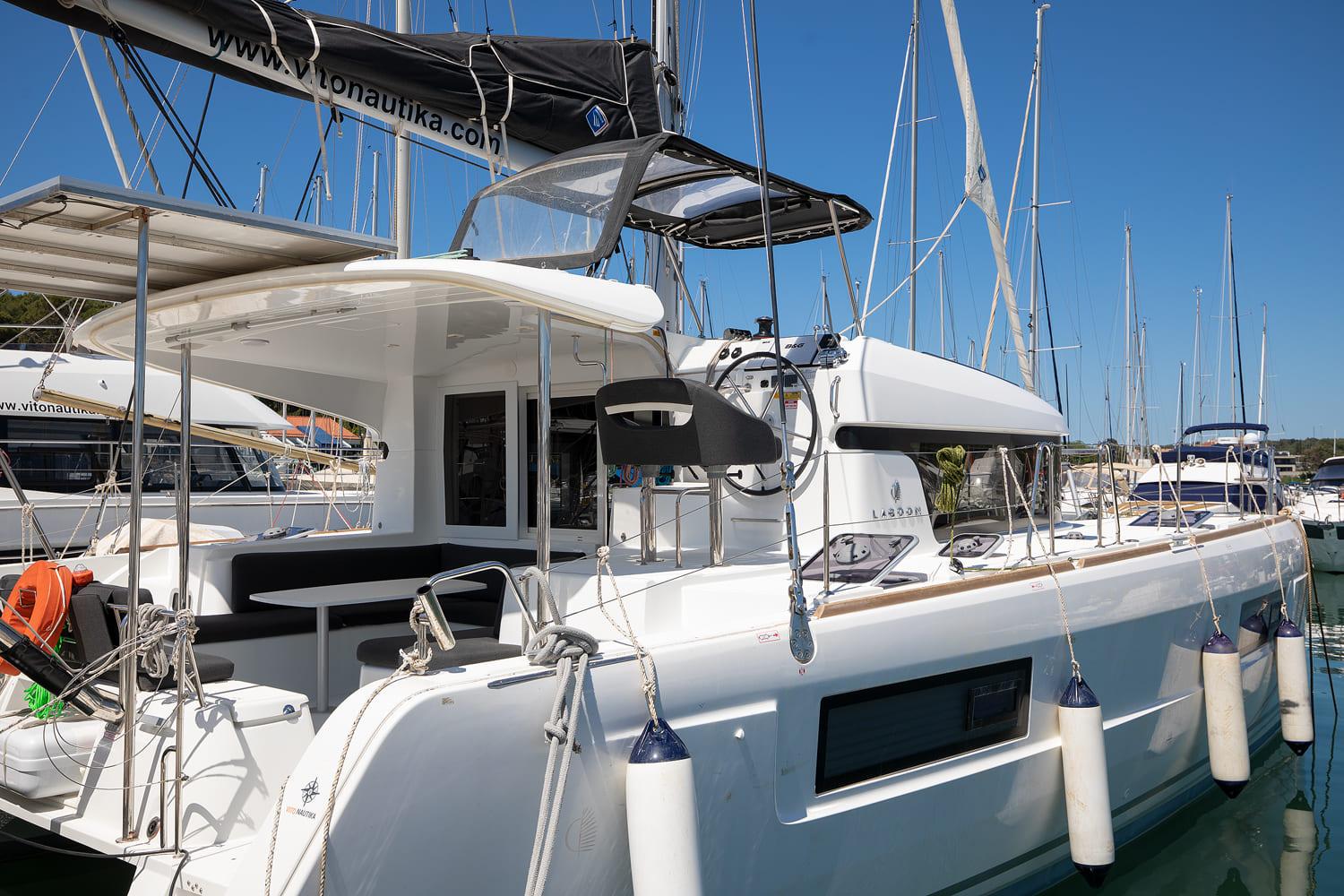 Lagoon 40 - 3 + 2 cab, picture 4