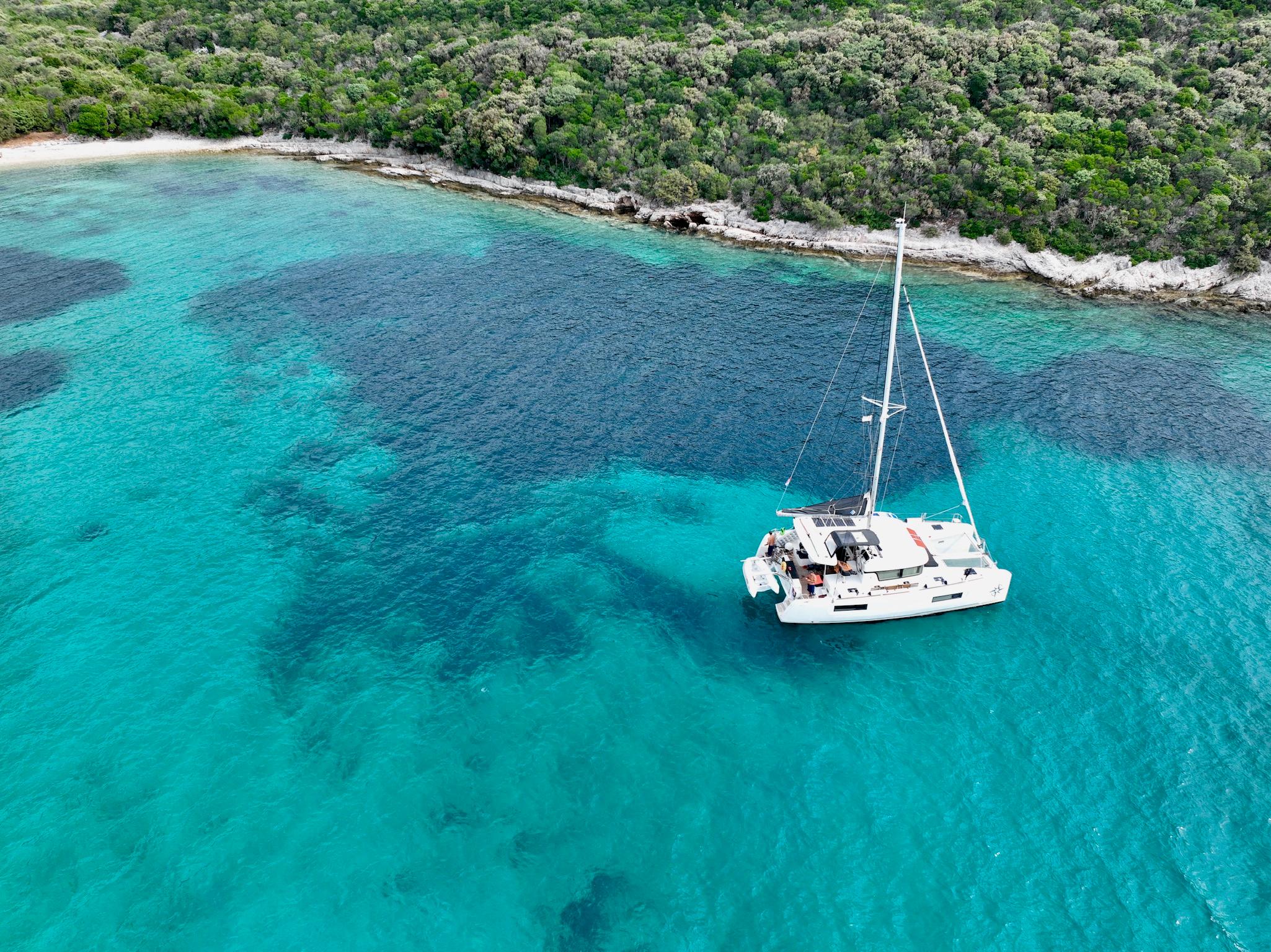 Lagoon 40 - 4 + 2 cab, picture 6