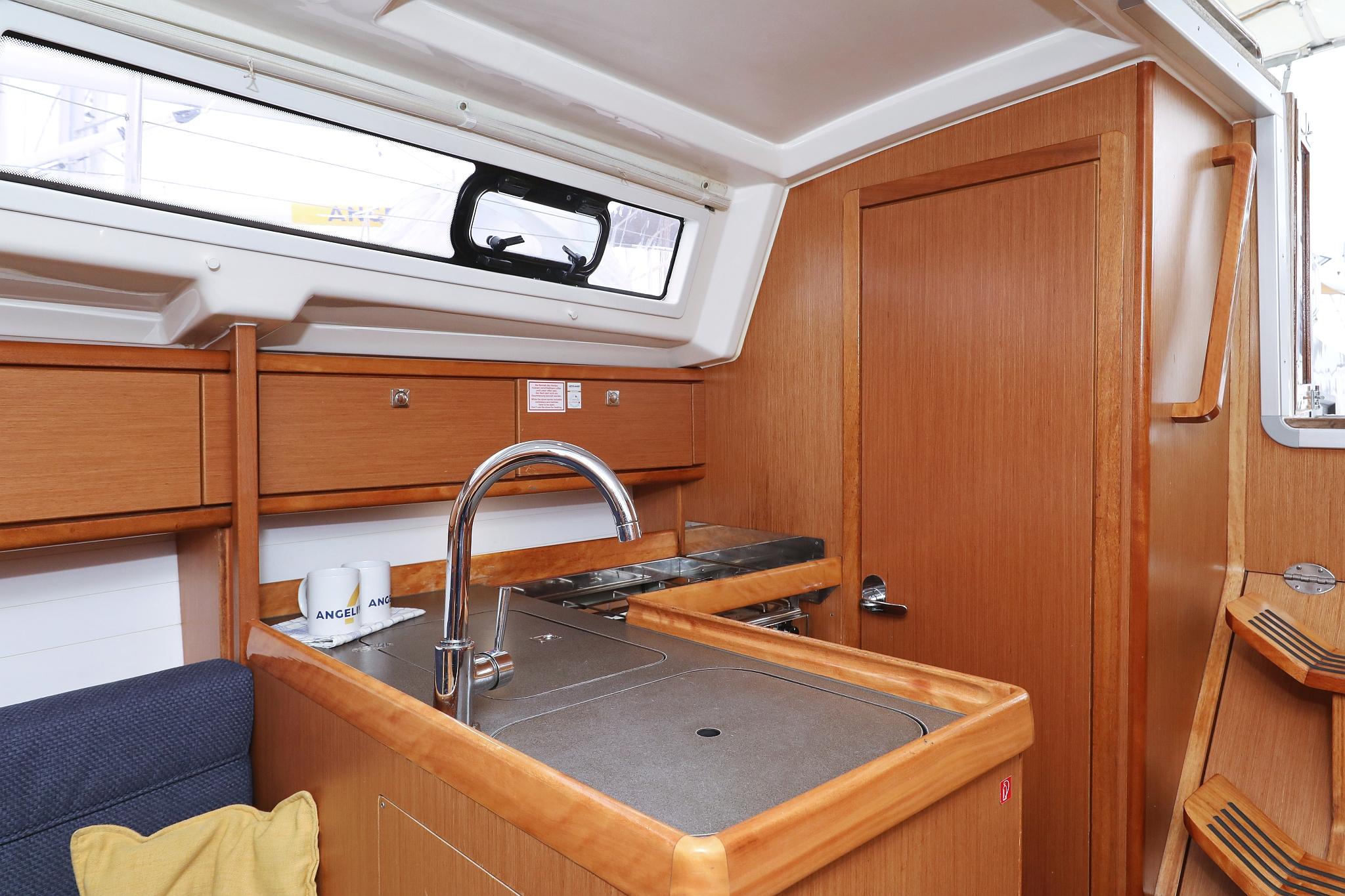 Bavaria Cruiser 33, picture 19