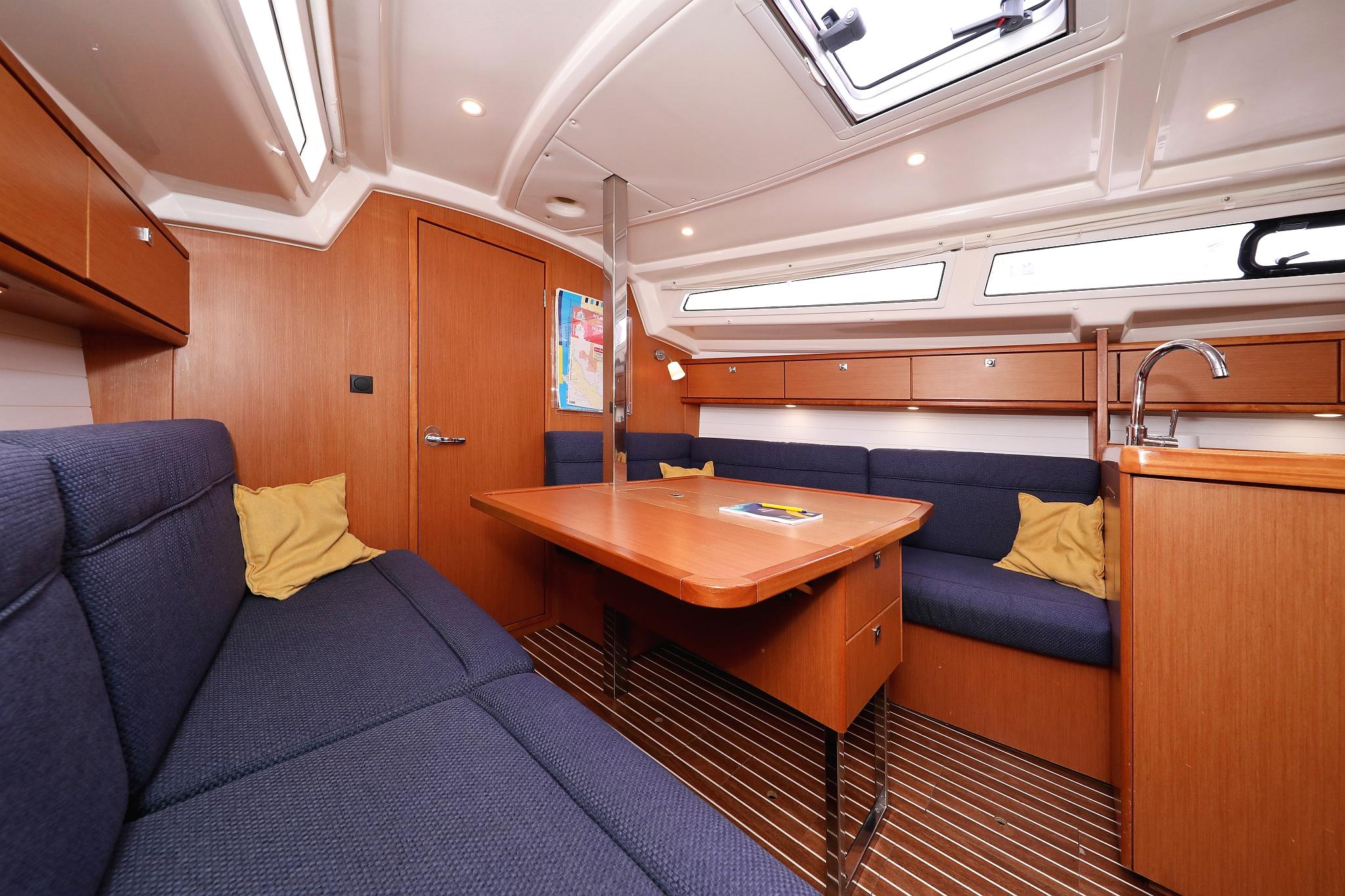 Bavaria Cruiser 33, picture 13