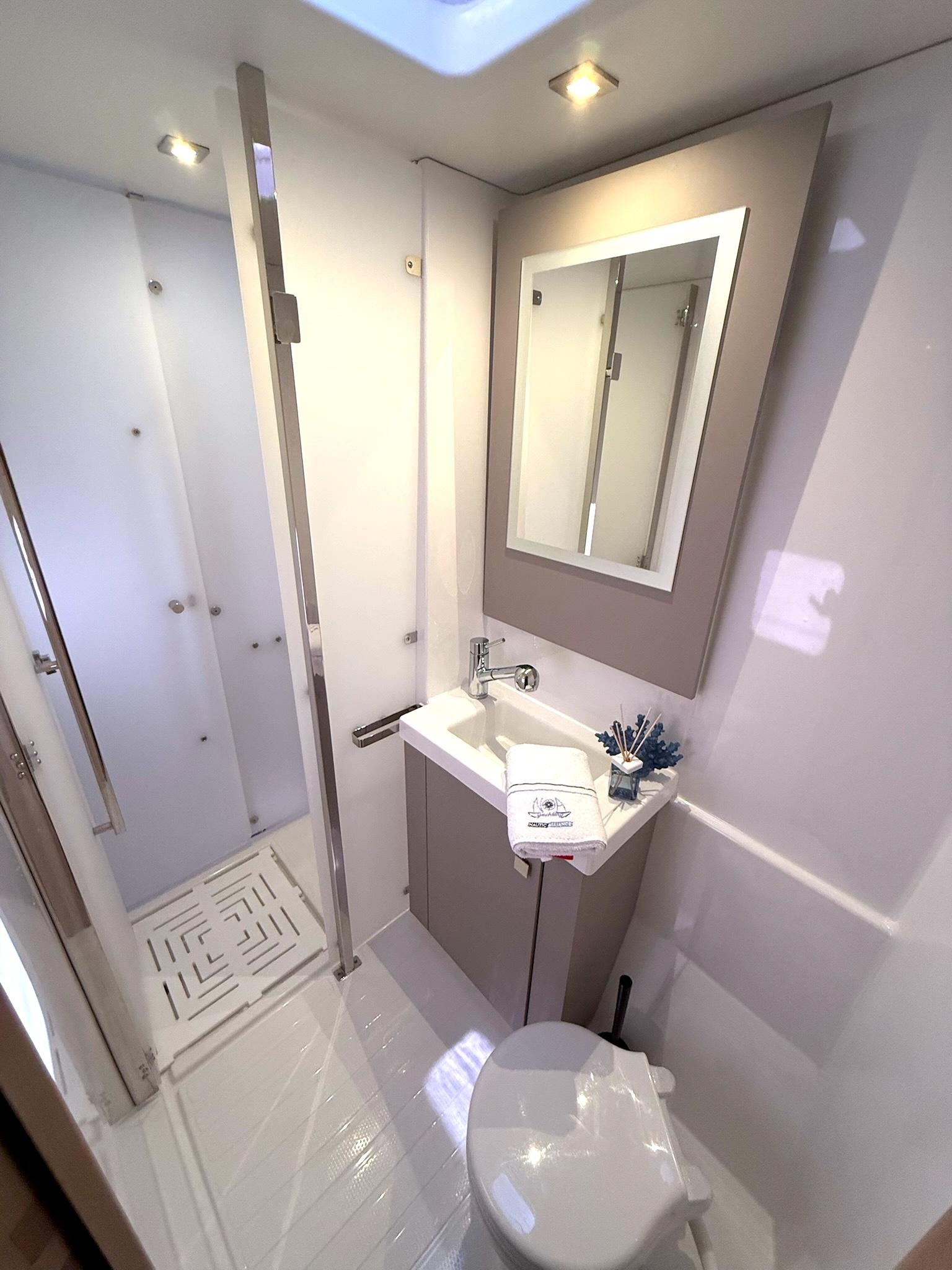 Fountaine Pajot Astrea 42 - 4 + 2 cab., picture 27