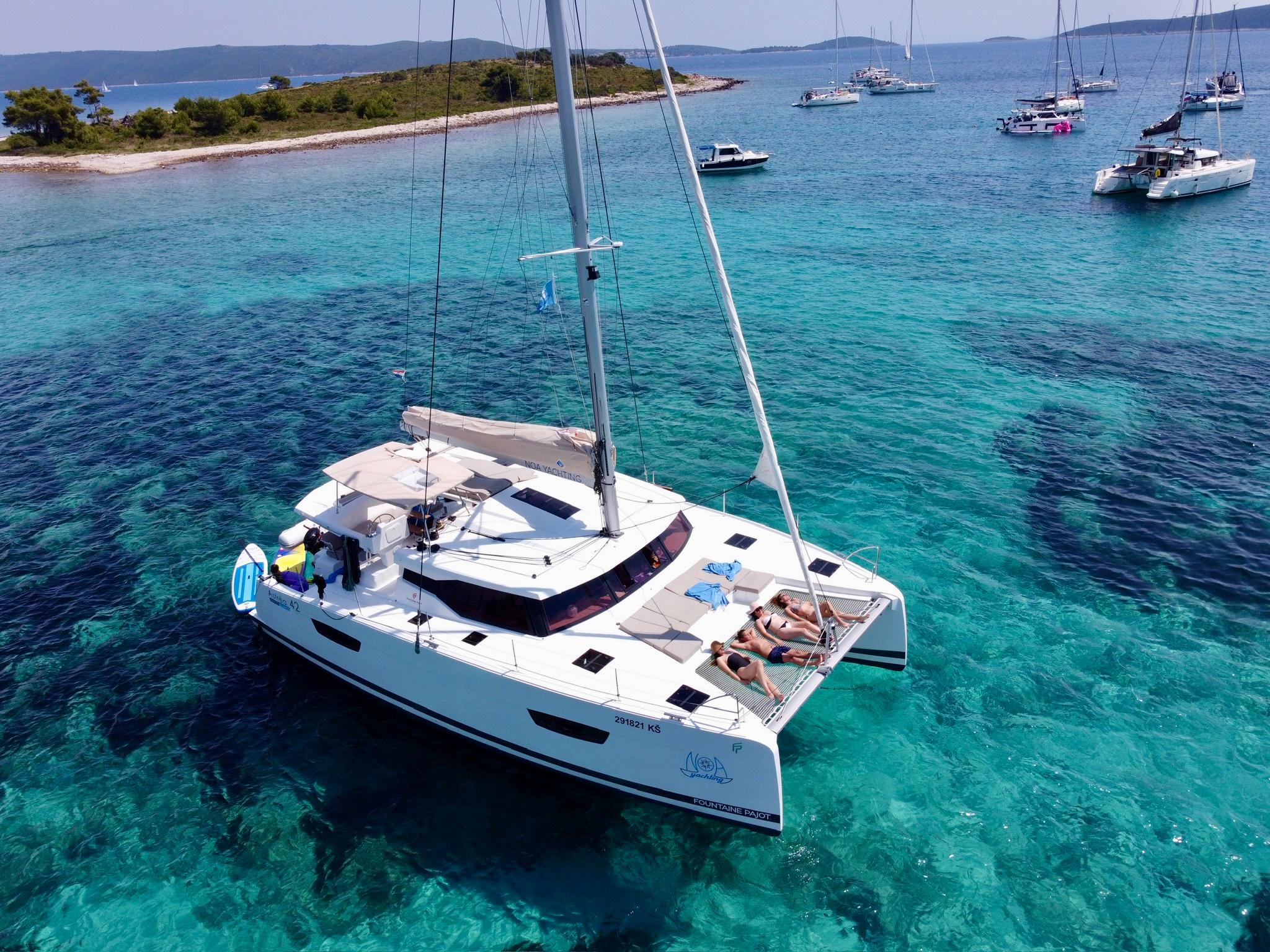 Fountaine Pajot Astrea 42 - 4 + 2 cab., picture 1