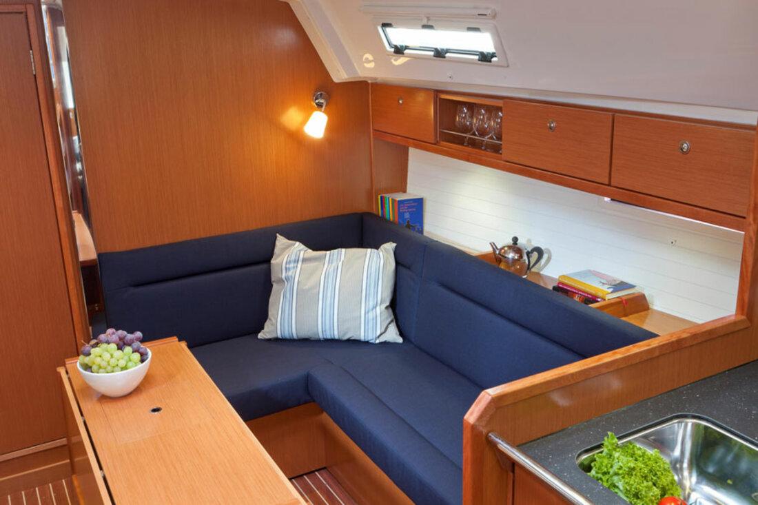 Bavaria Cruiser 36, picture 13