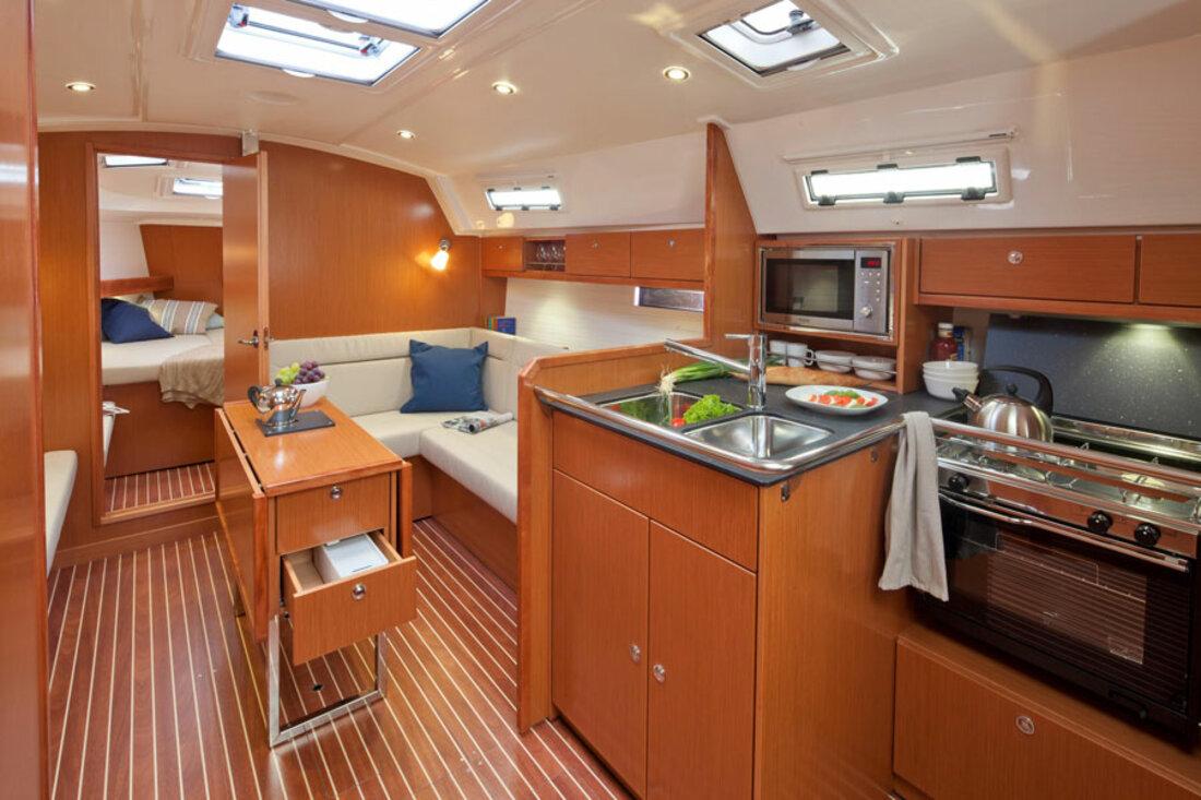 Bavaria Cruiser 36, picture 15