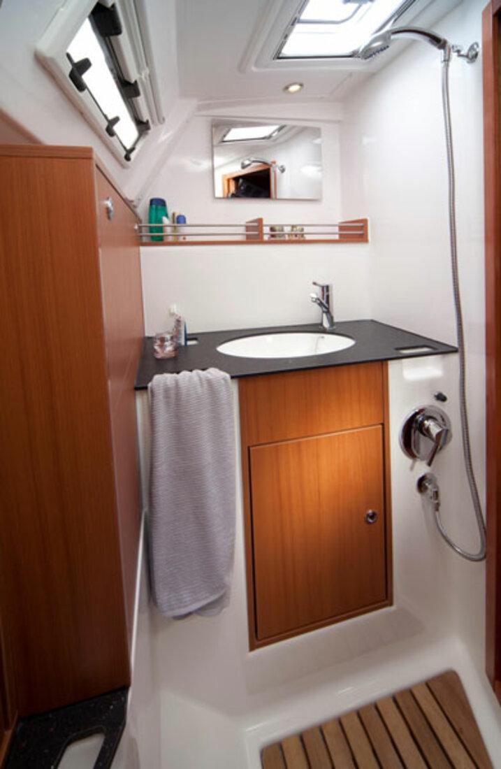 Bavaria Cruiser 36, picture 18