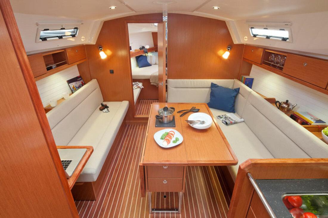 Bavaria Cruiser 36, picture 11