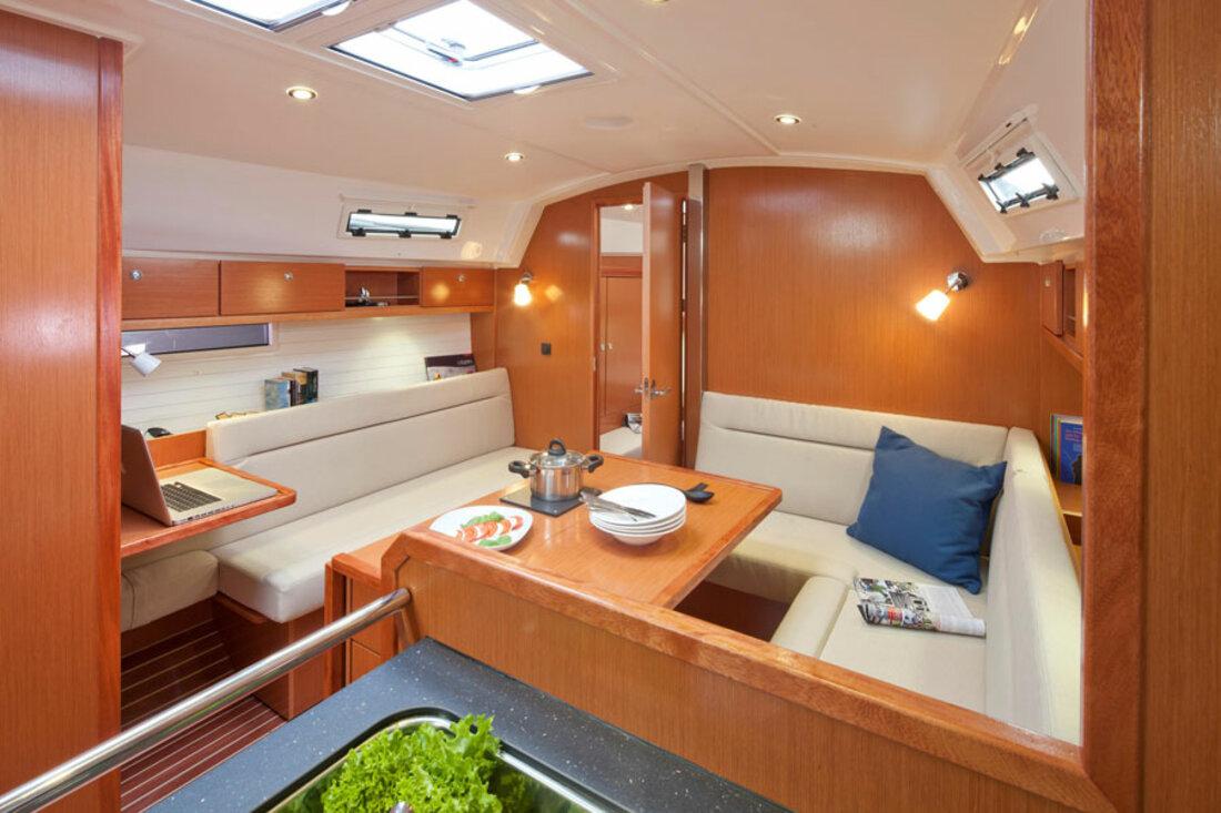 Bavaria Cruiser 36, picture 12