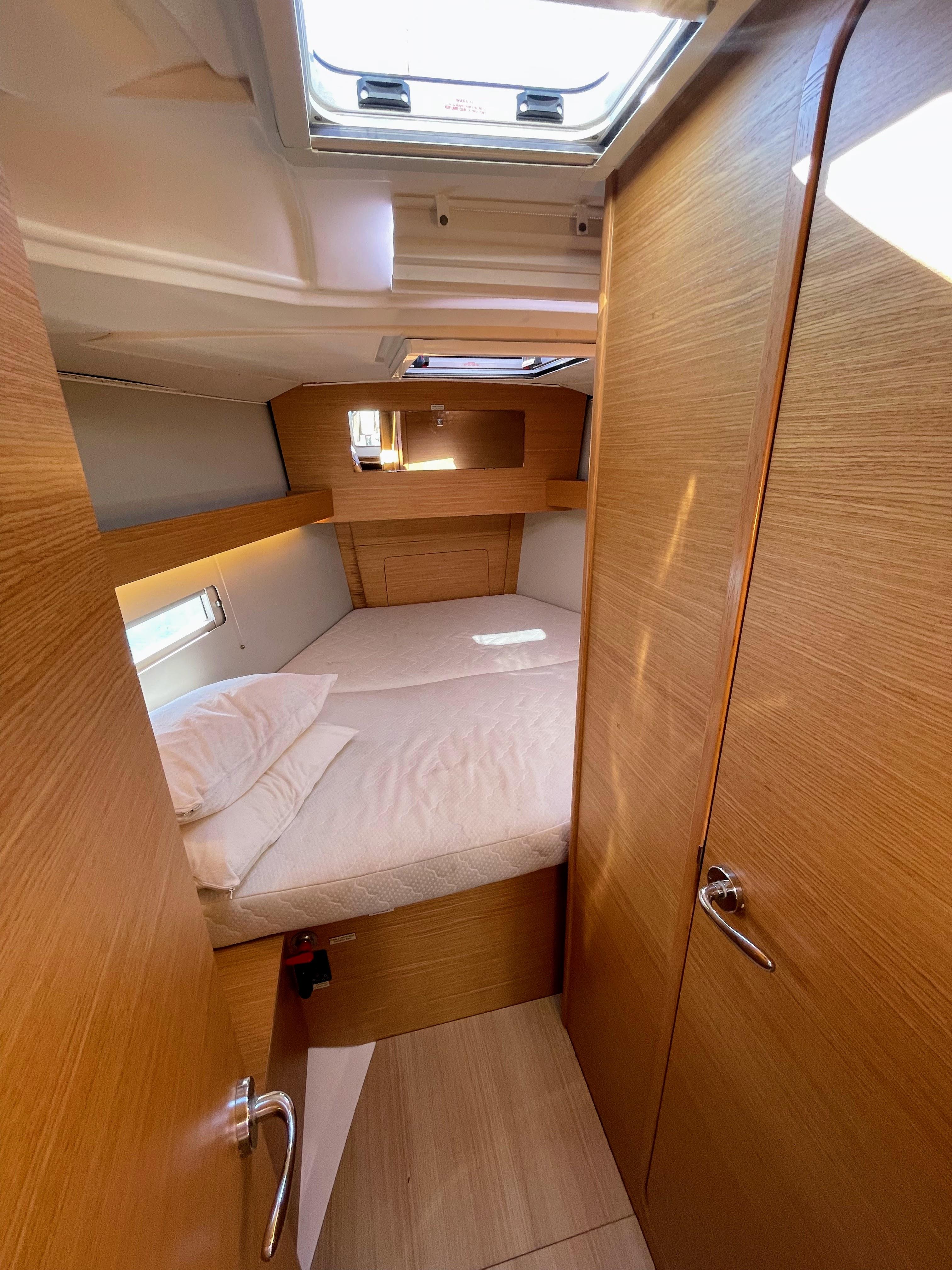 Dufour 390, picture 9