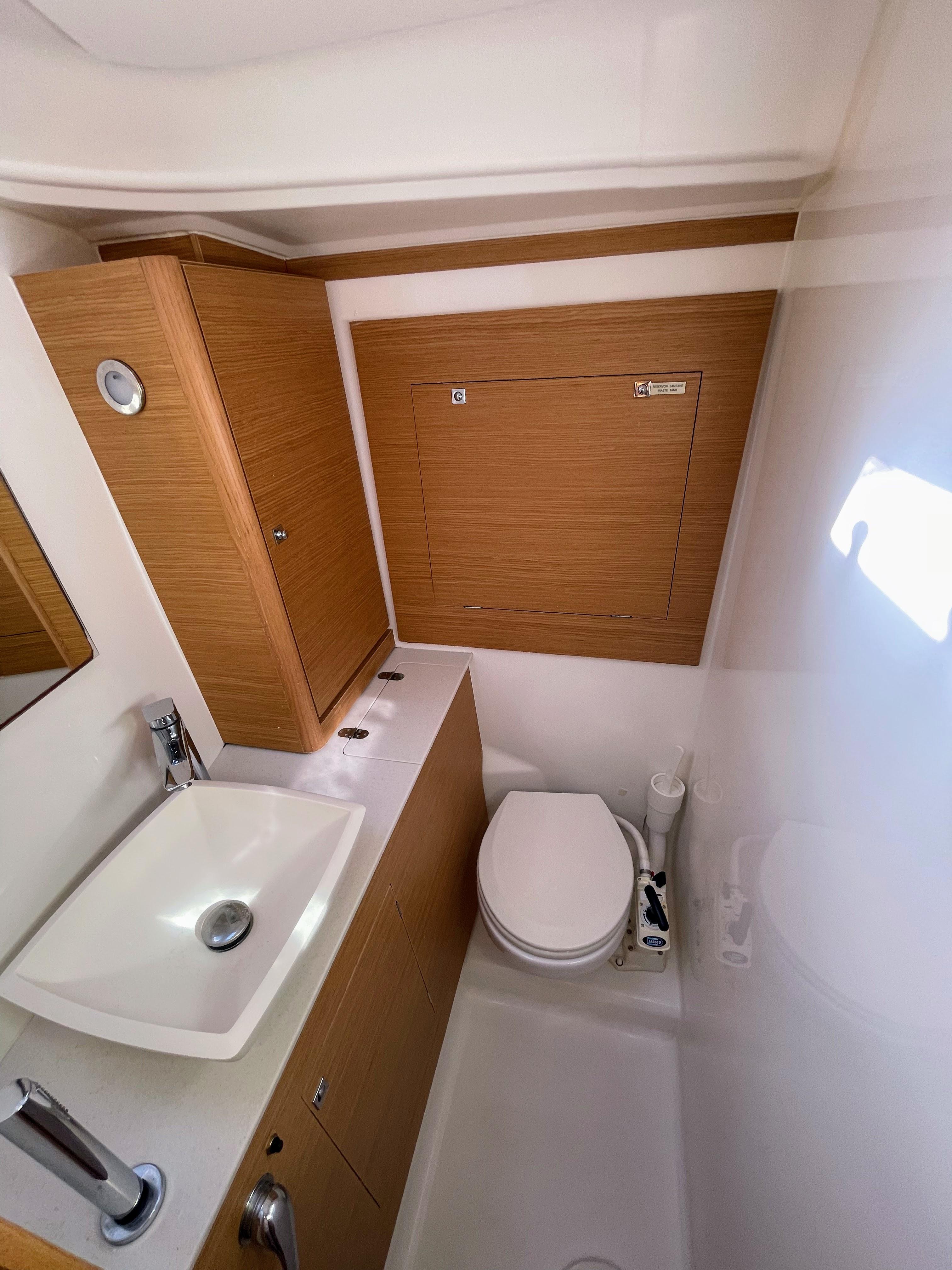 Dufour 390, picture 10