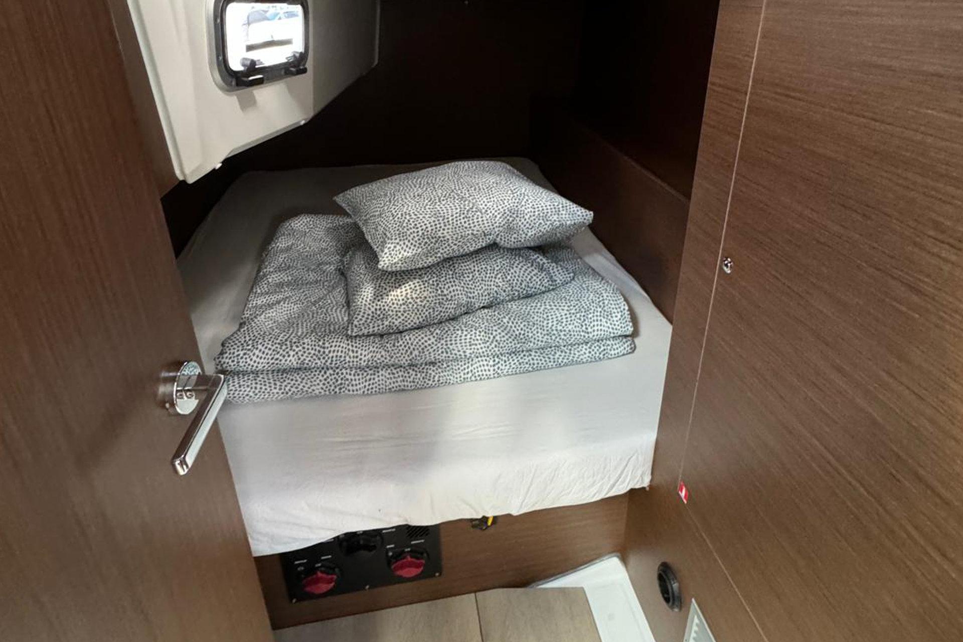 Oceanis 37.1, picture 14