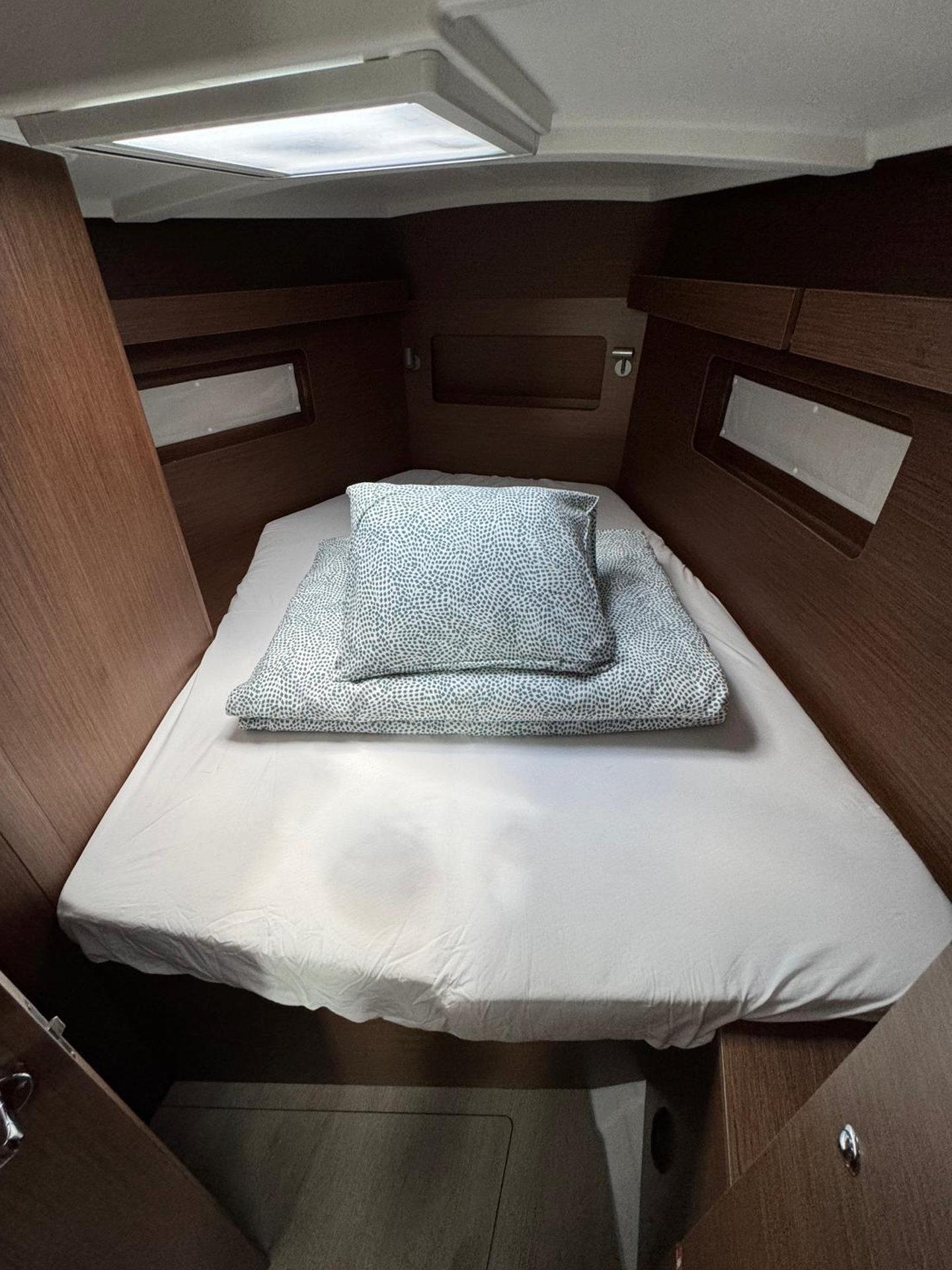 Oceanis 37.1, picture 13