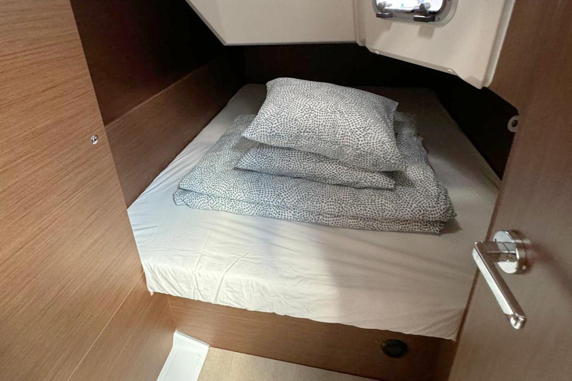 Oceanis 37.1, picture 15