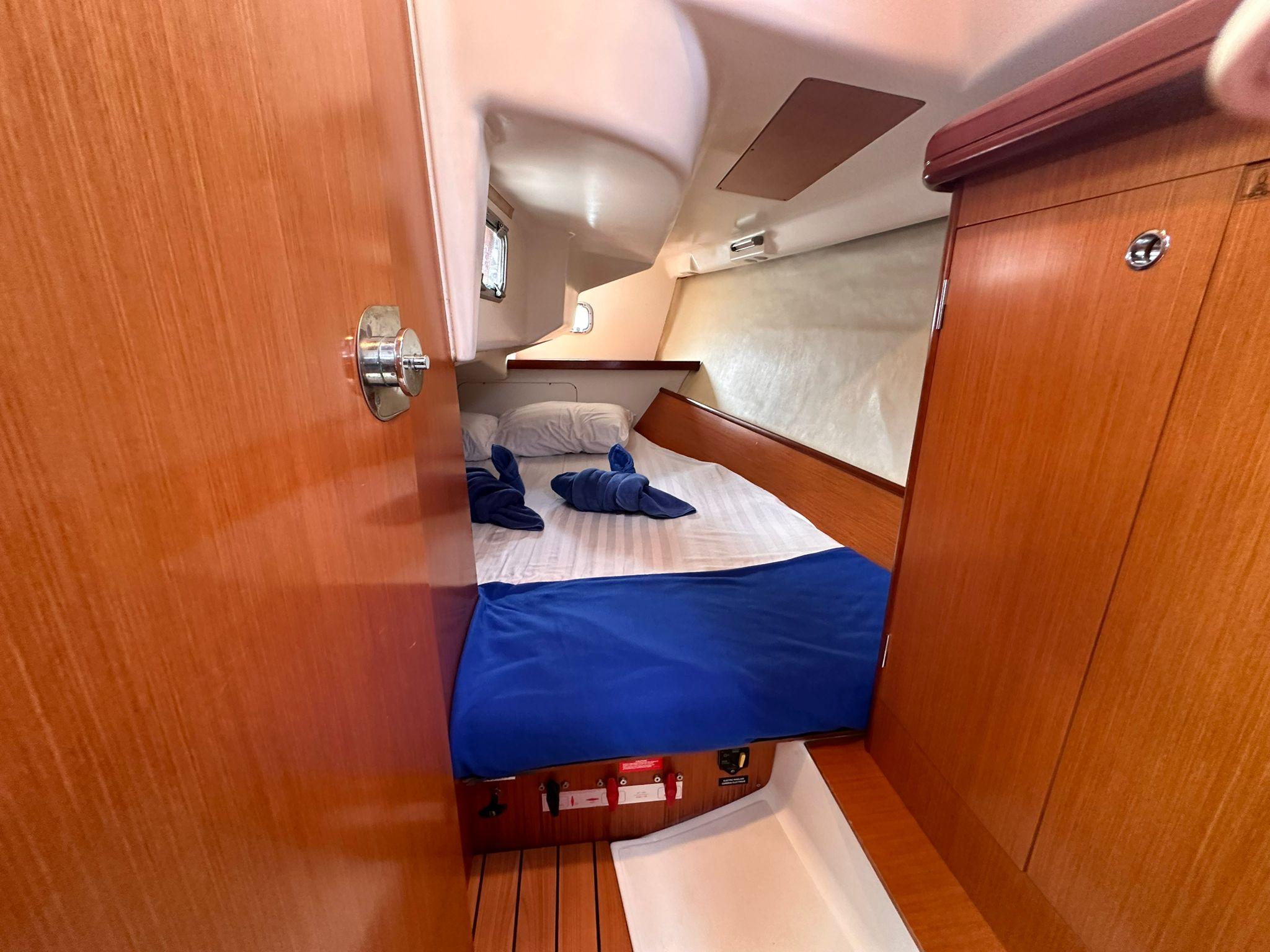 Oceanis Clipper 323, picture 4