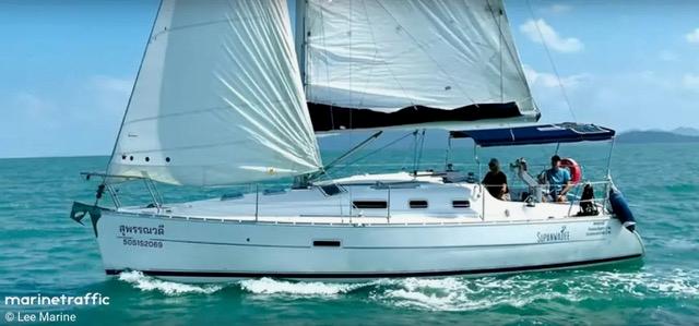 Oceanis Clipper 323, picture 9