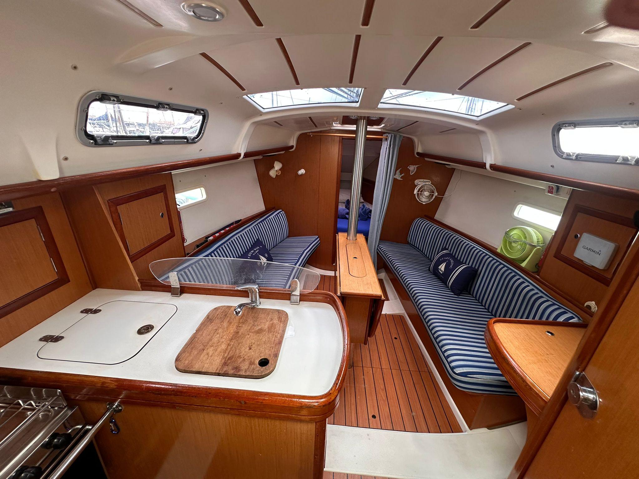 Oceanis Clipper 323, picture 7