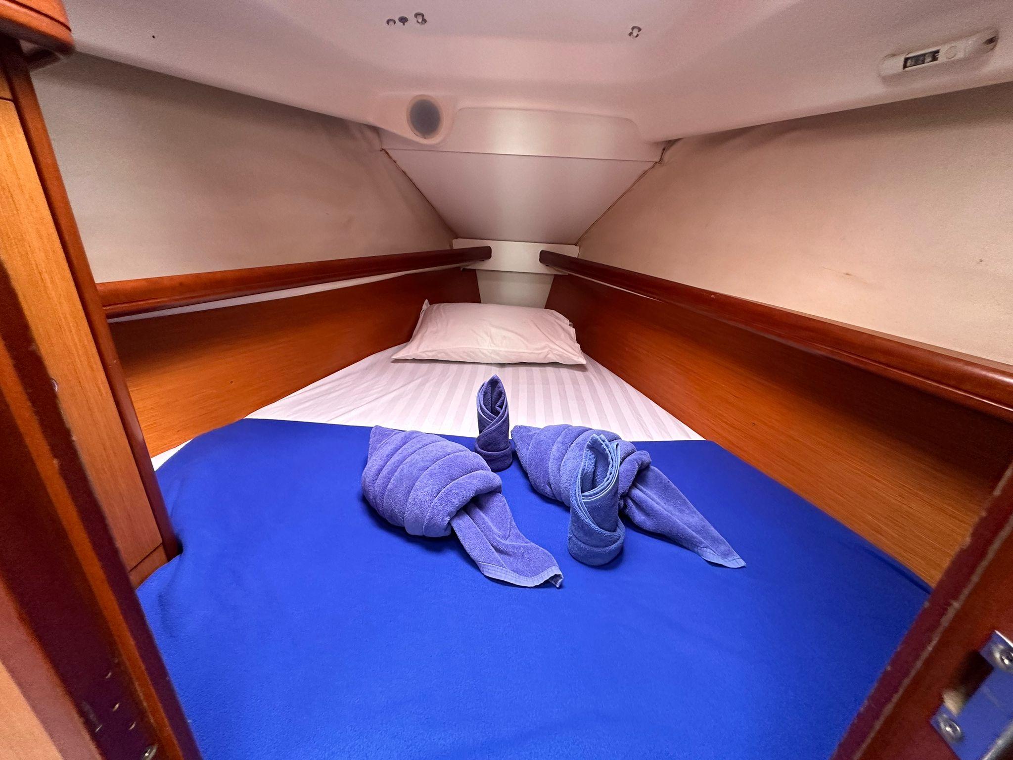 Oceanis Clipper 323, picture 5