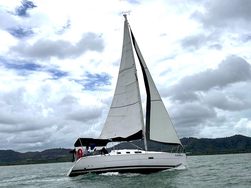 Oceanis Clipper 323, picture 3